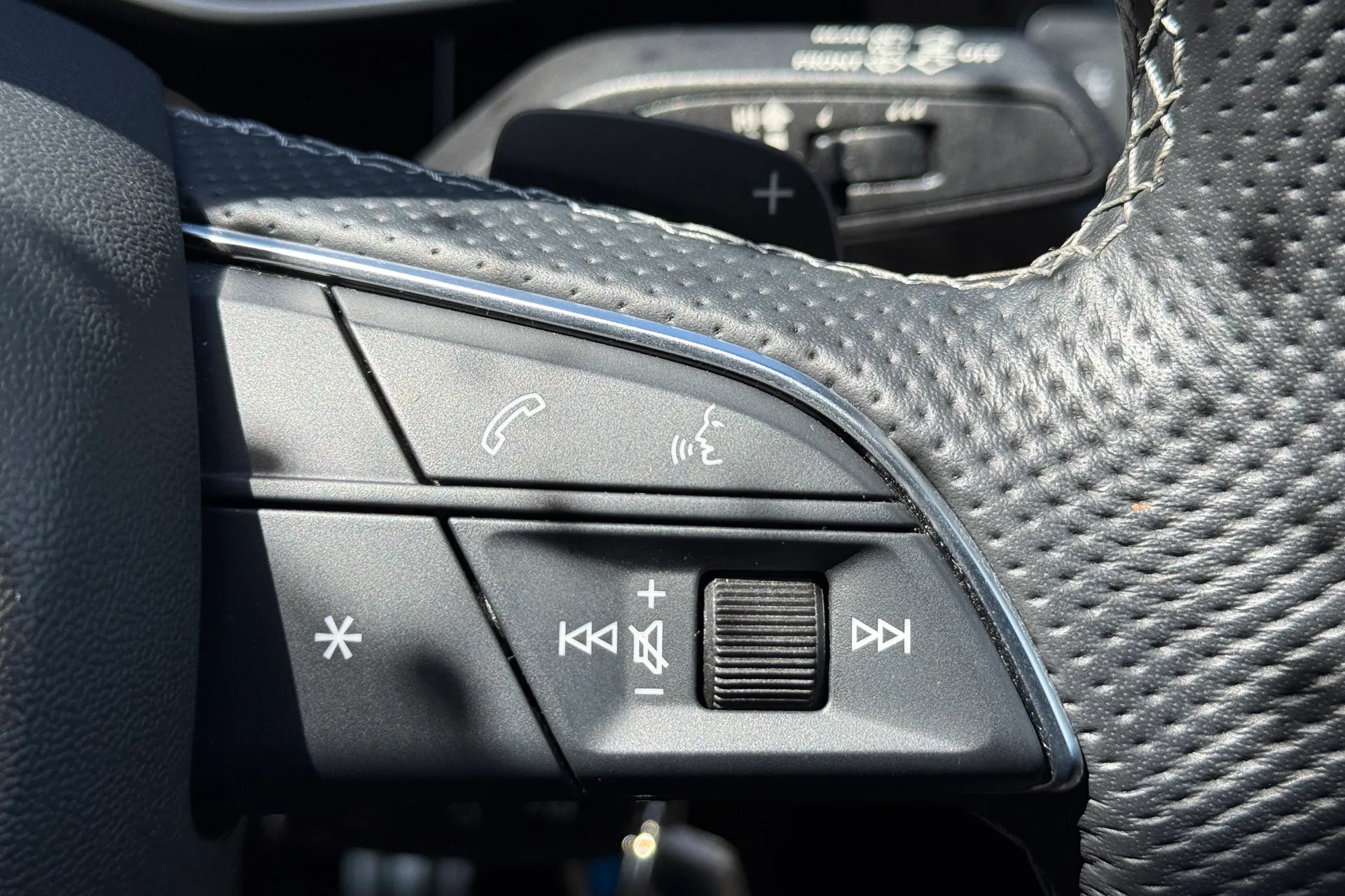 Audi Q3 thumbnail image number 26