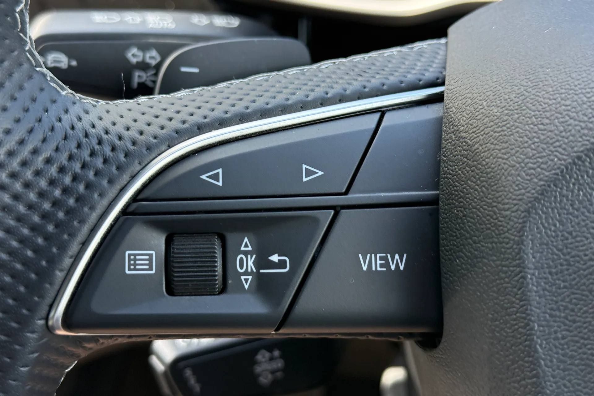 Audi Q3 thumbnail image number 25