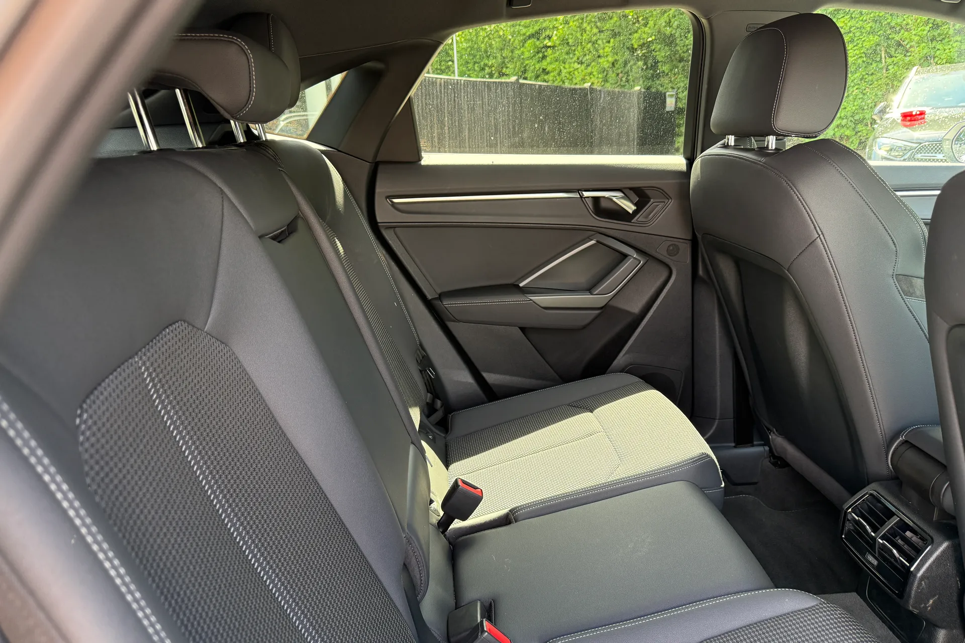 Audi Q3 thumbnail image number 36