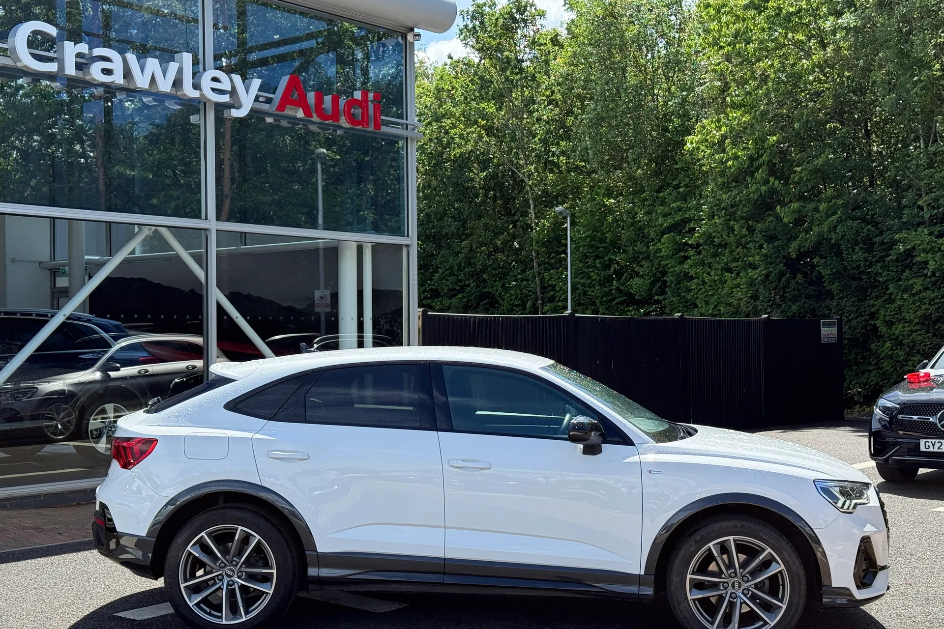 Audi Q3 thumbnail image number 2