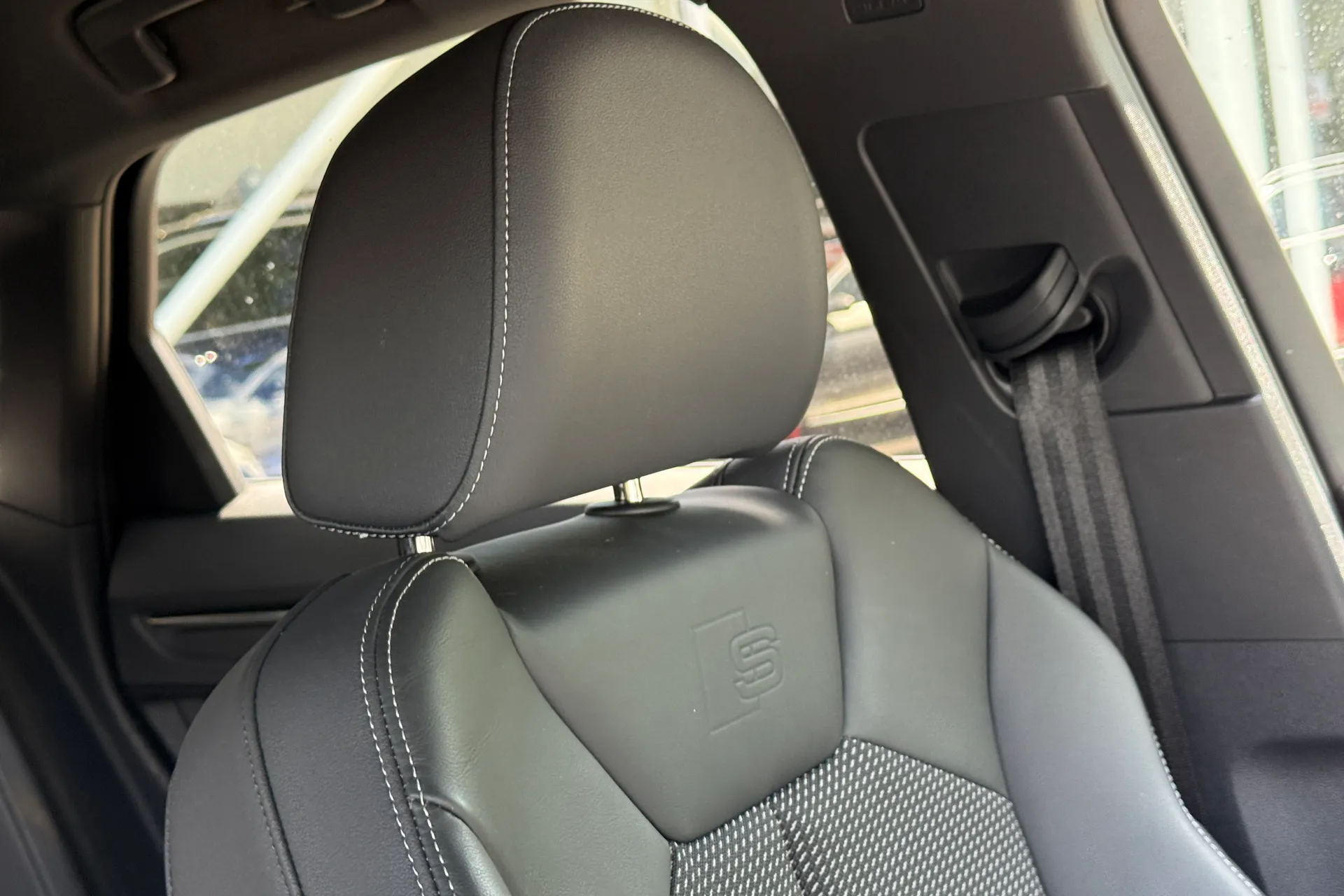 Audi Q3 thumbnail image number 28