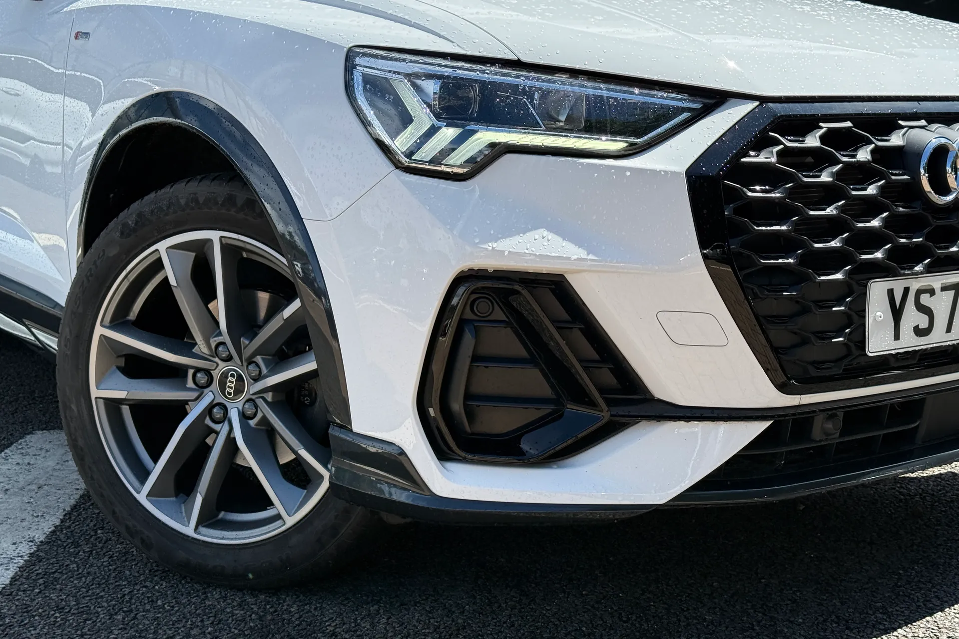 Audi Q3 thumbnail image number 12