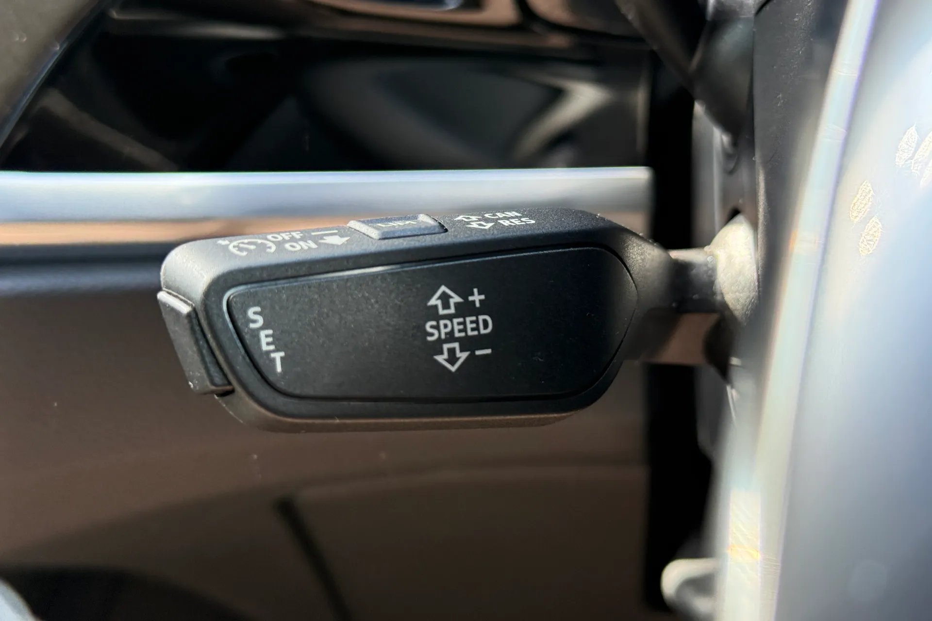 Audi Q3 thumbnail image number 21