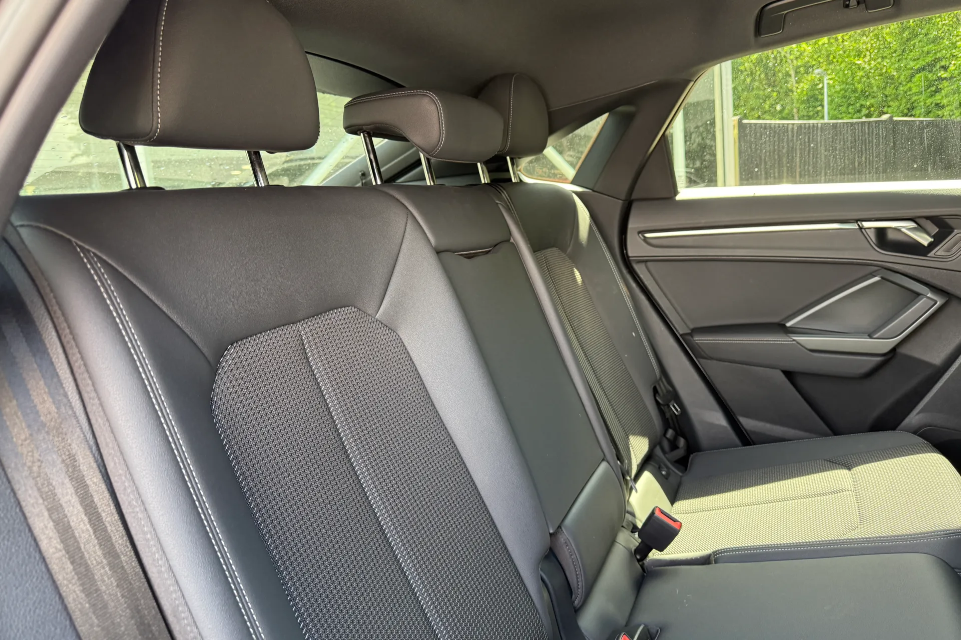 Audi Q3 thumbnail image number 35