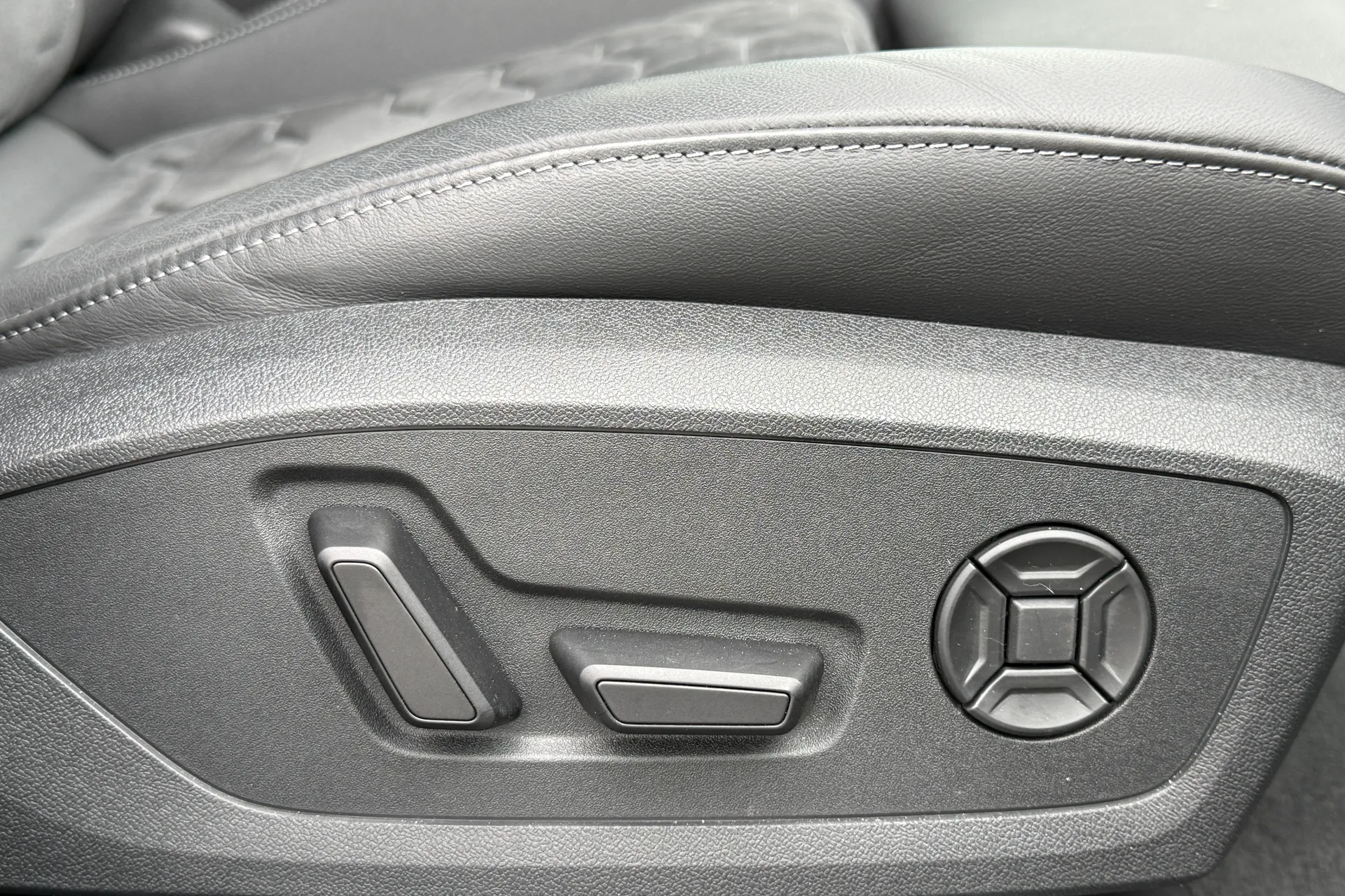 Audi A6 thumbnail image number 33