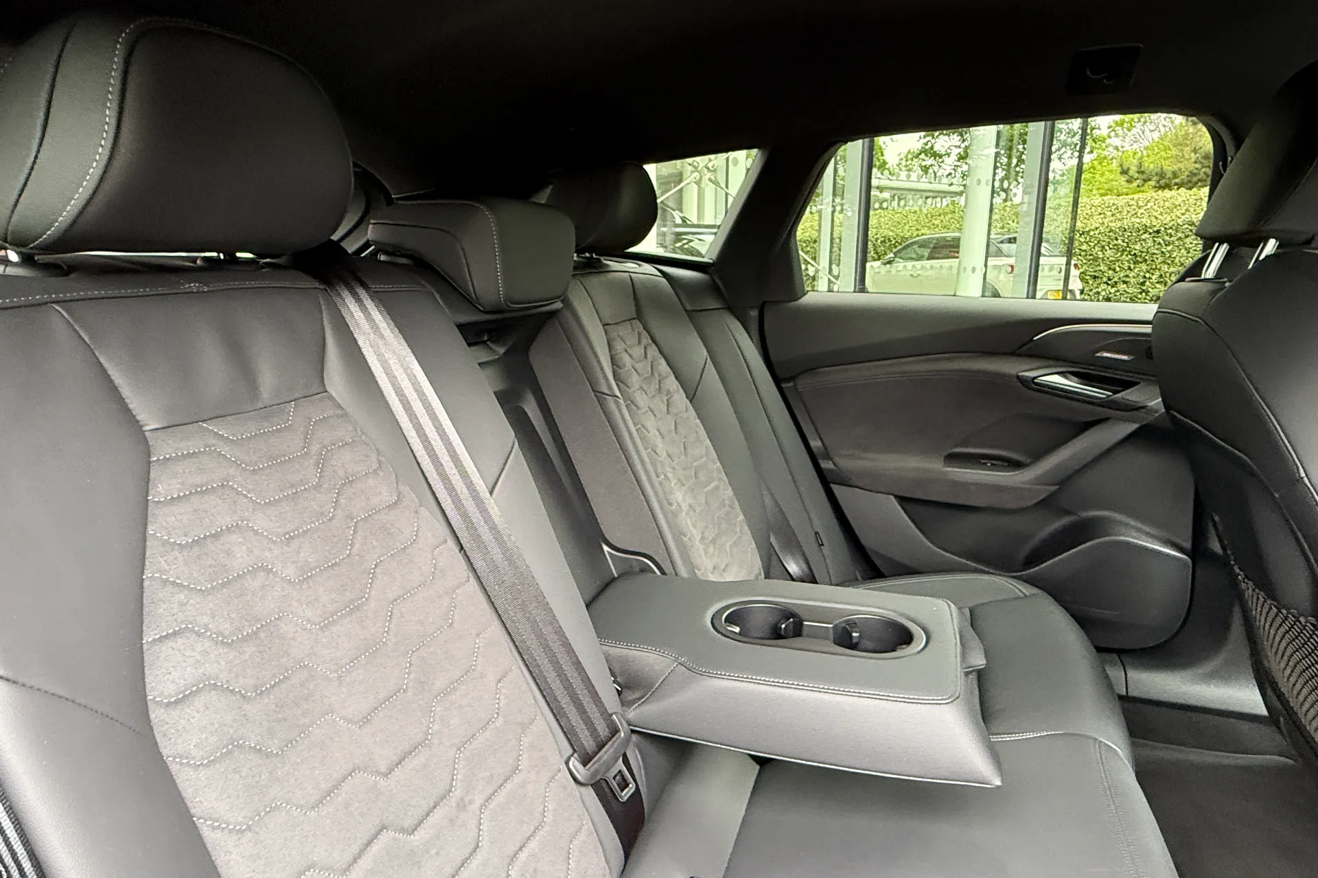 Audi A6 thumbnail image number 48