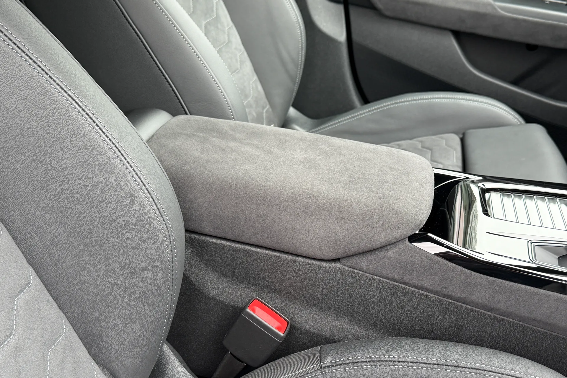 Audi A6 thumbnail image number 35