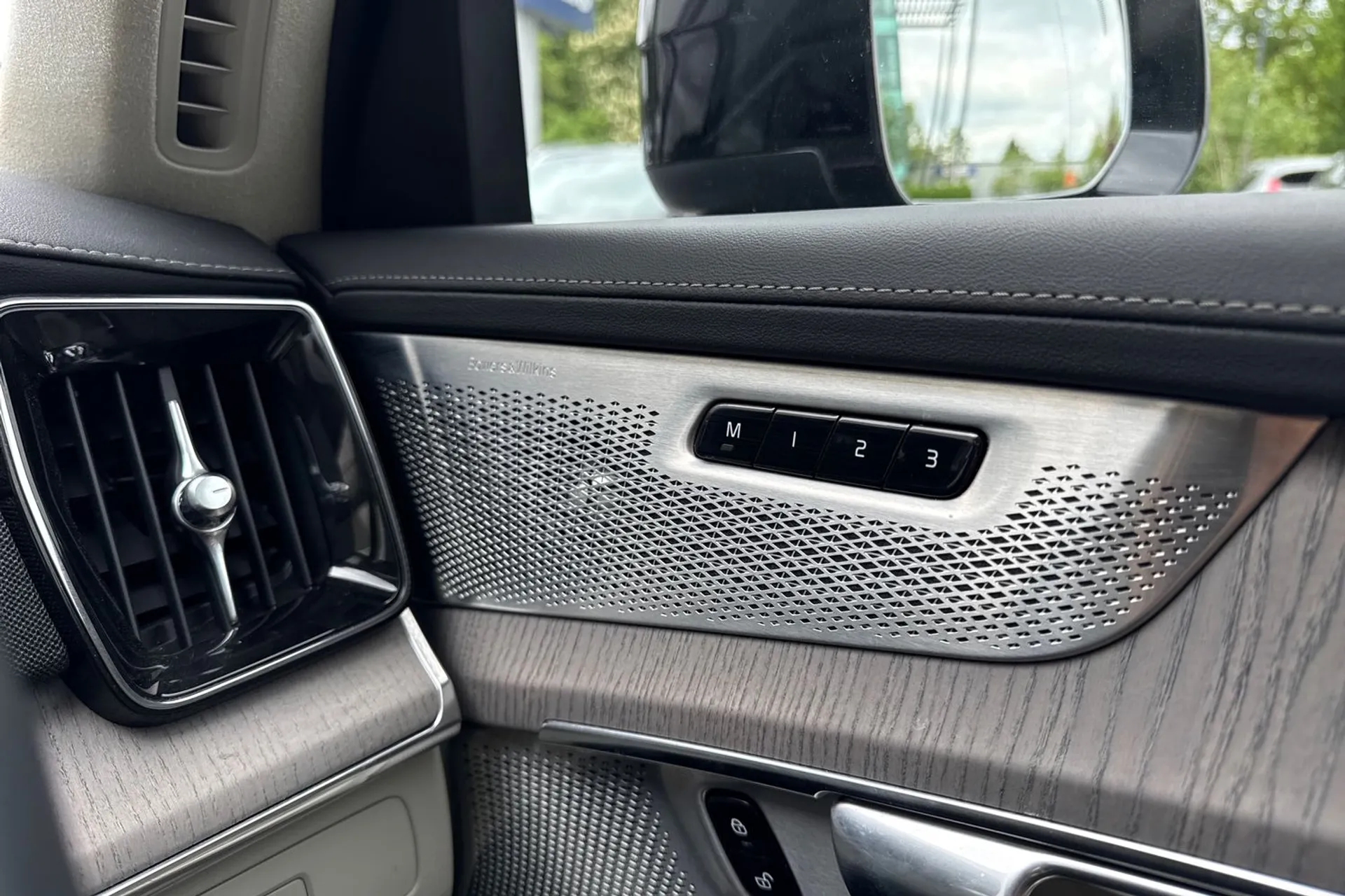 Volvo XC90 thumbnail image number 43