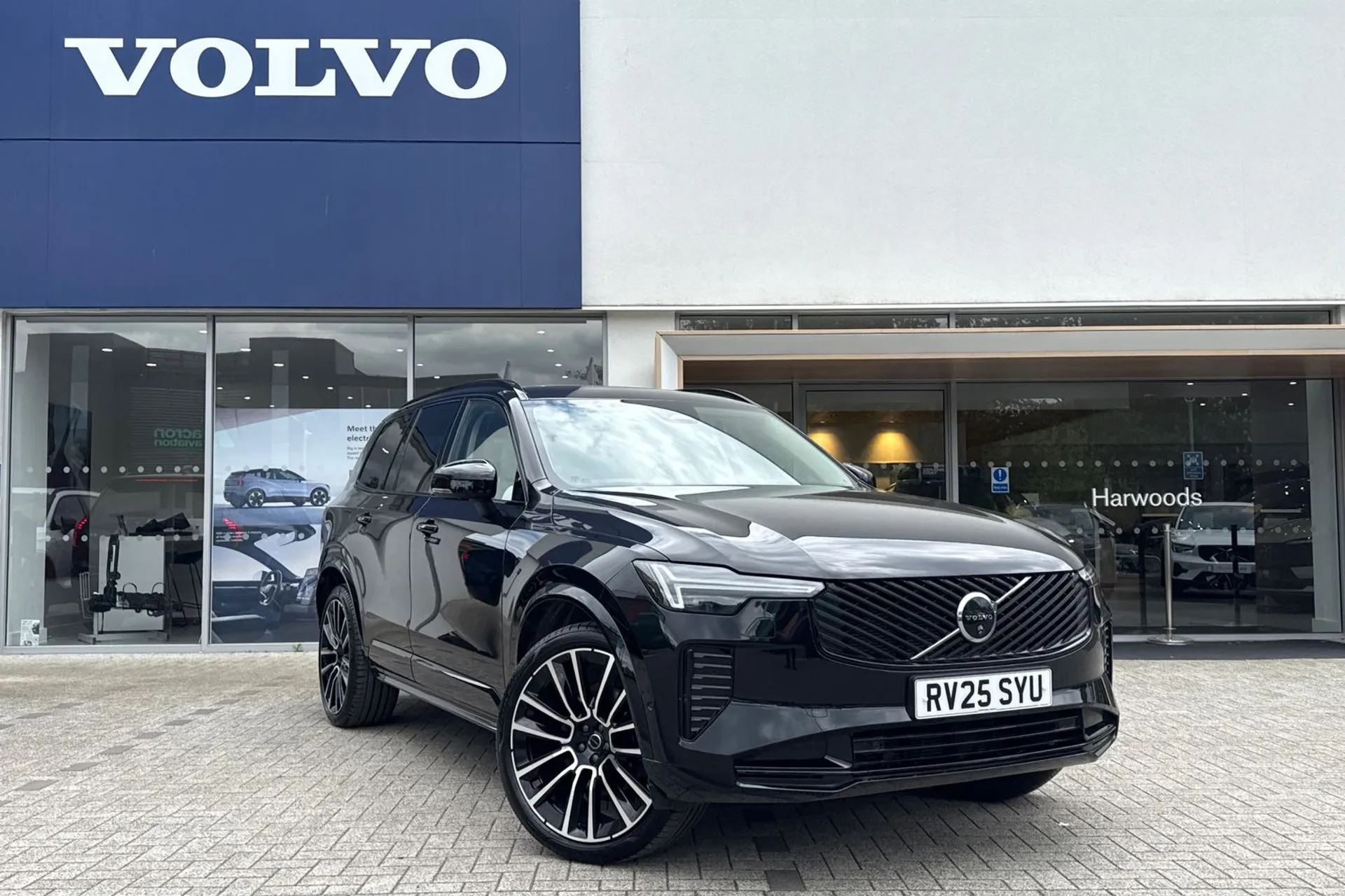 Volvo XC90 focused image
