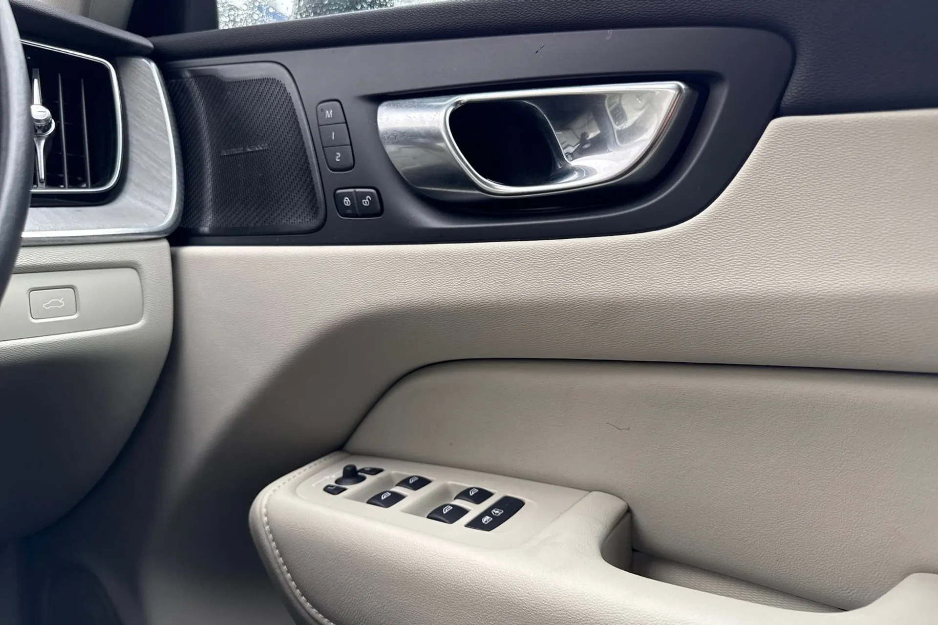 Volvo XC60 thumbnail image number 41