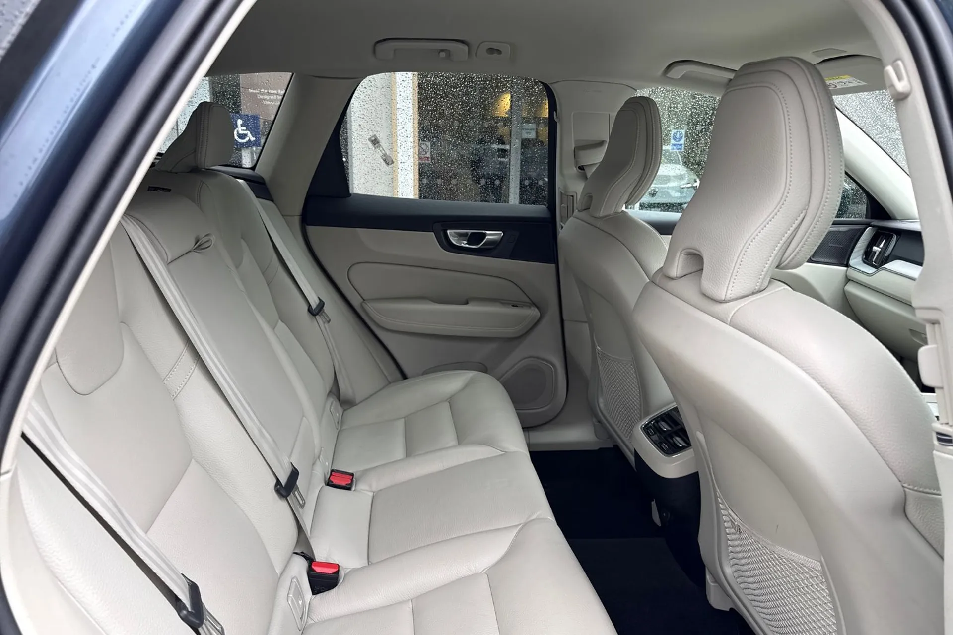 Volvo XC60 thumbnail image number 22