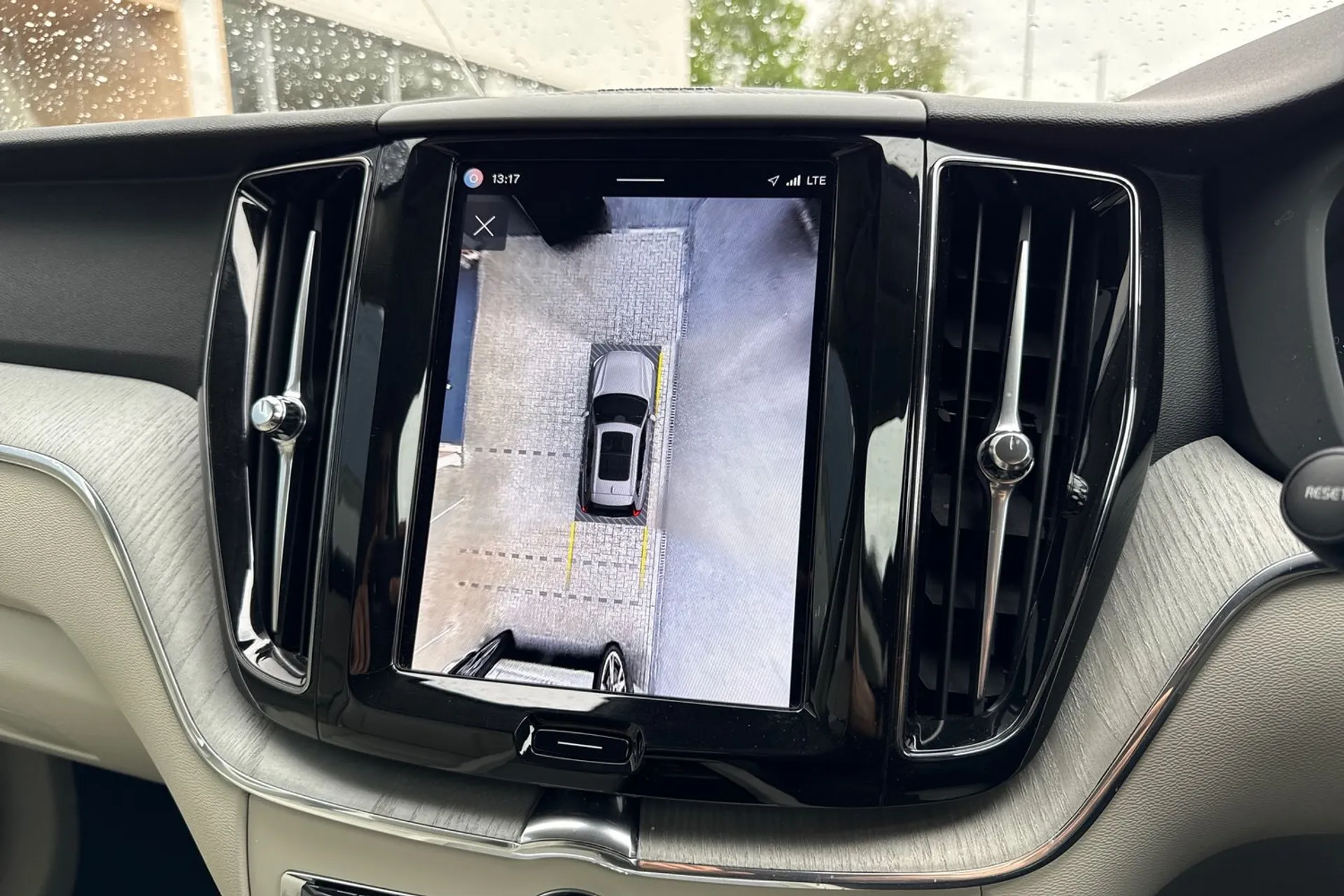 Volvo XC60 thumbnail image number 4