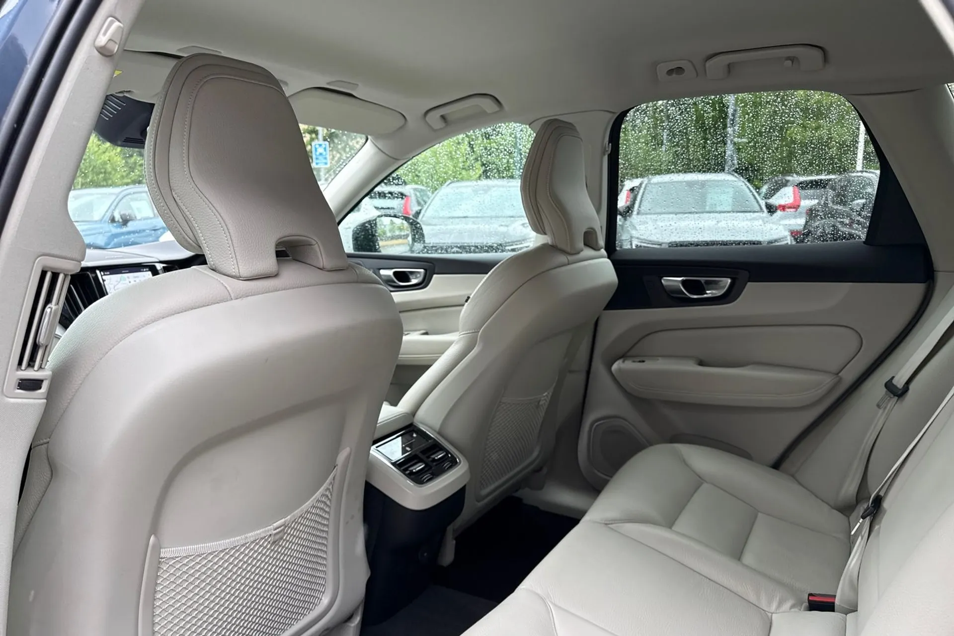 Volvo XC60 thumbnail image number 30