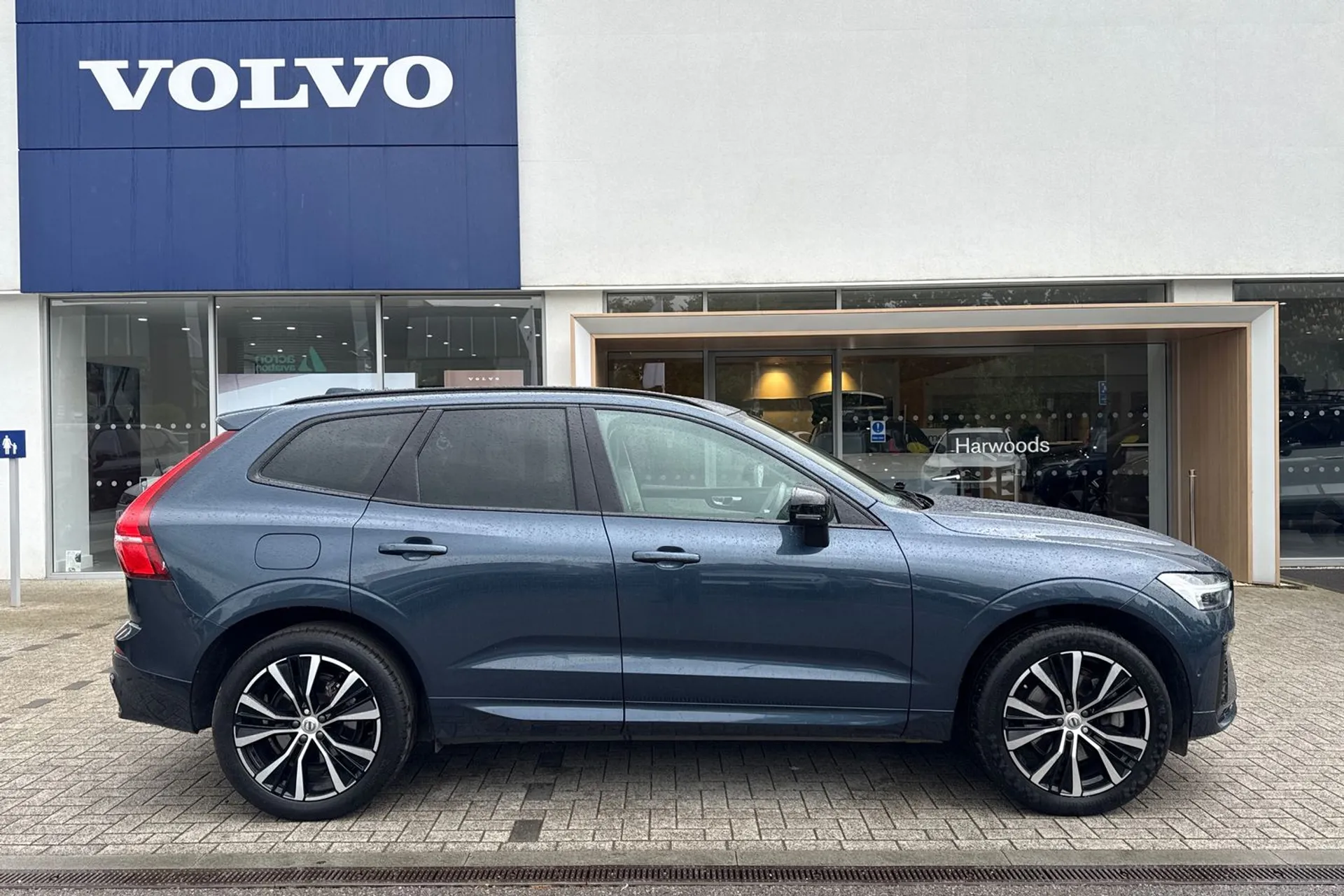 Volvo XC60 thumbnail image number 2