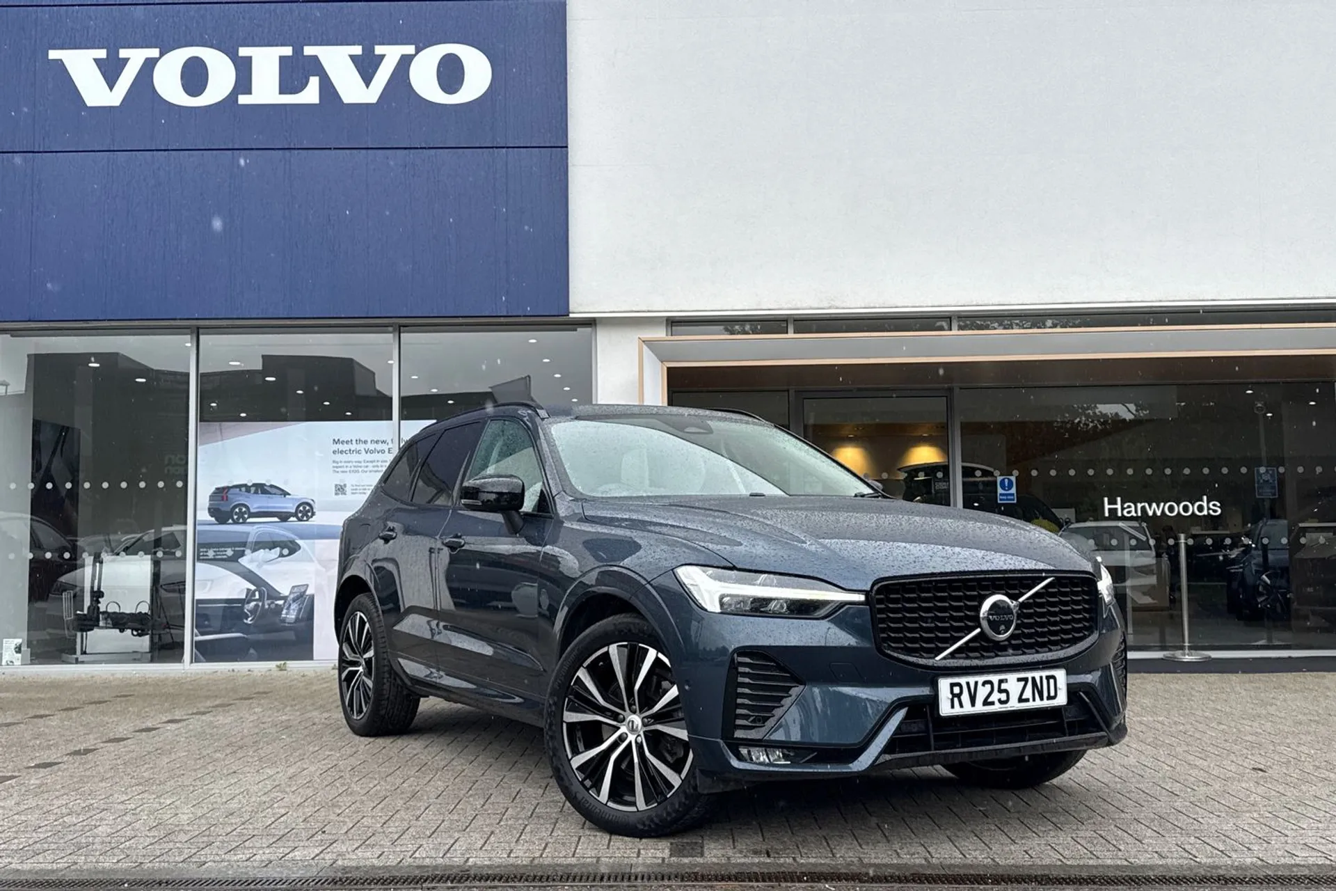 Volvo XC60 focused image