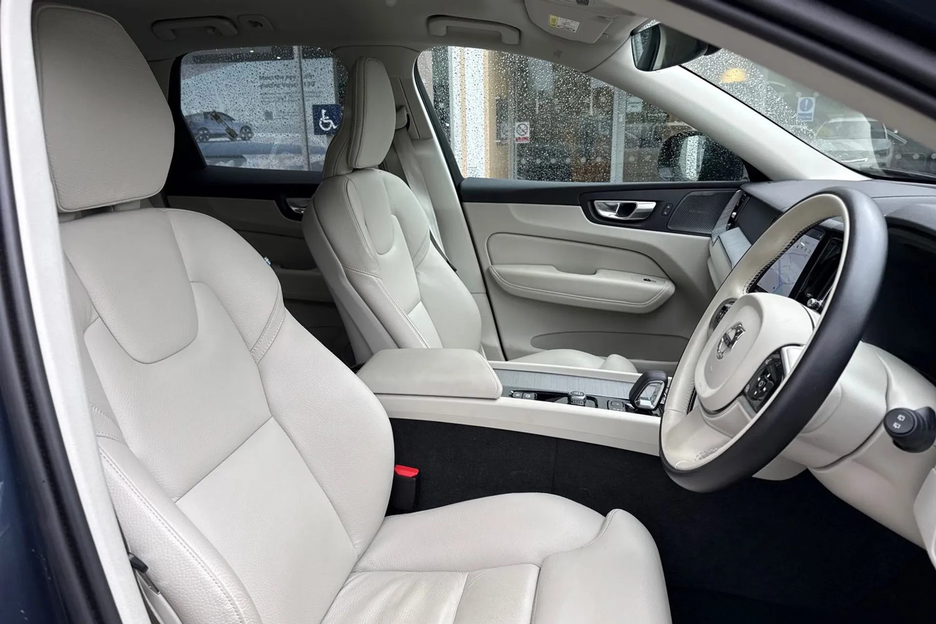 Volvo XC60 thumbnail image number 25