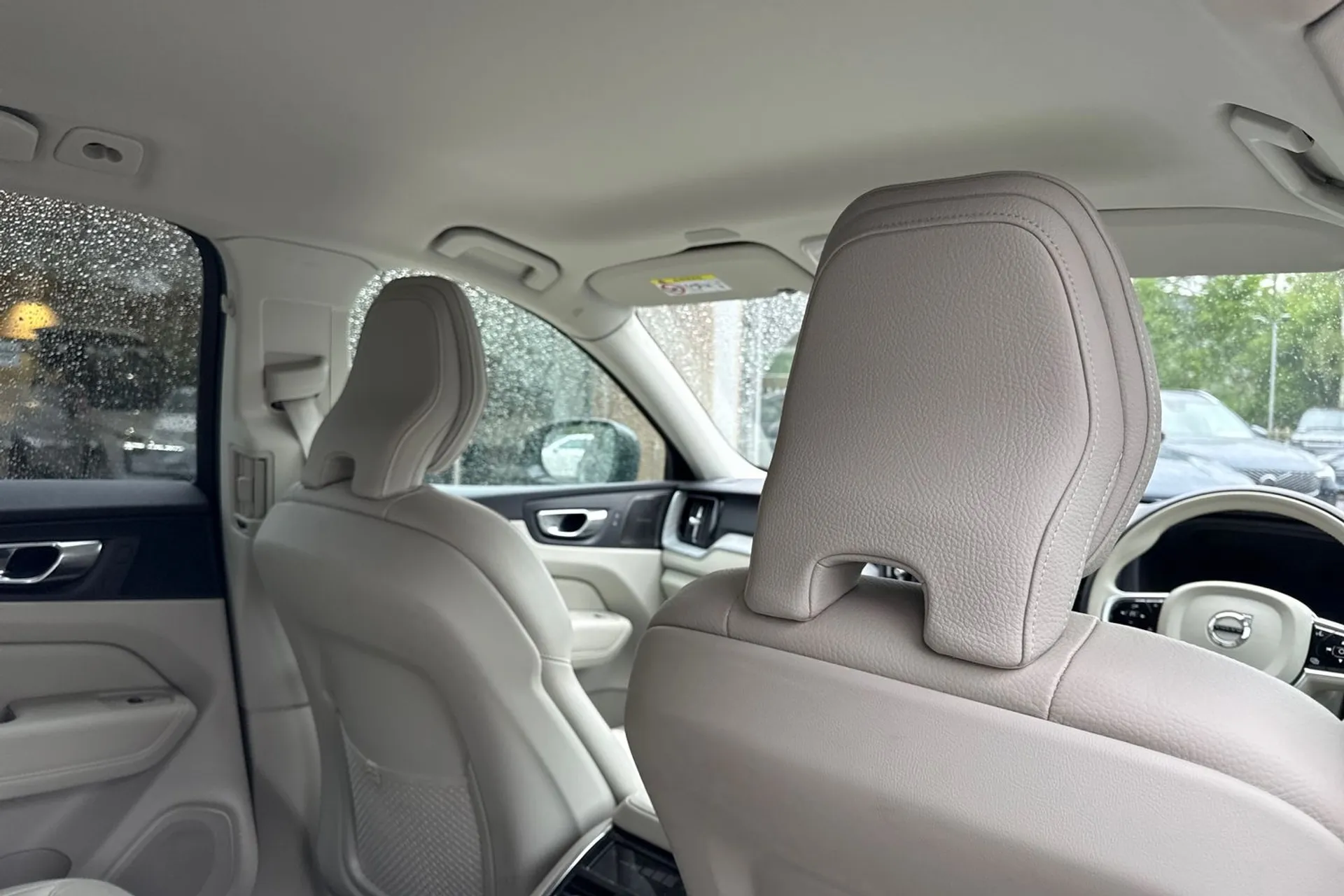 Volvo XC60 thumbnail image number 23