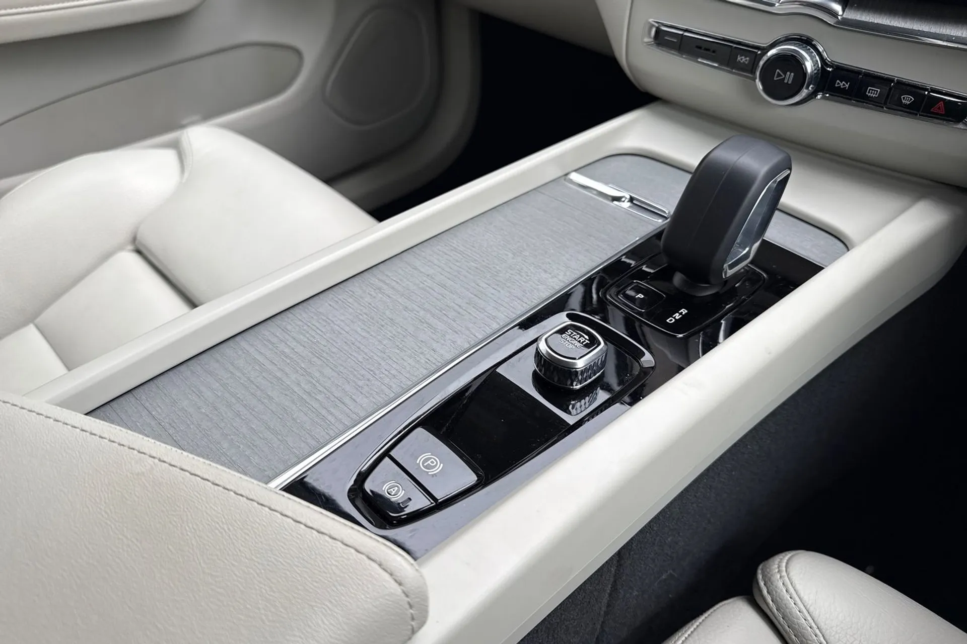 Volvo XC60 thumbnail image number 42