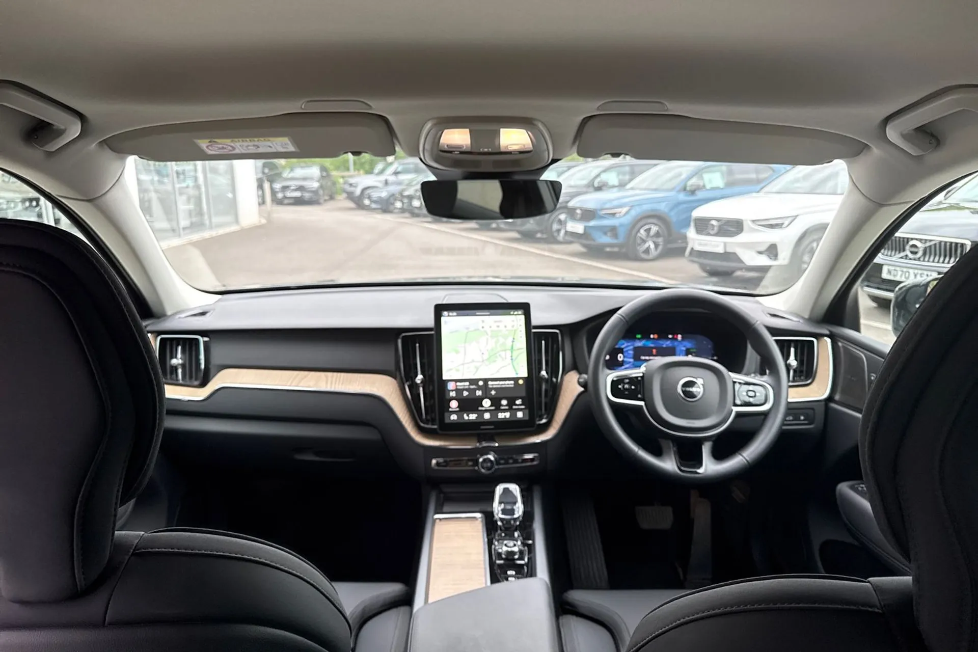 Volvo XC60 thumbnail image number 3