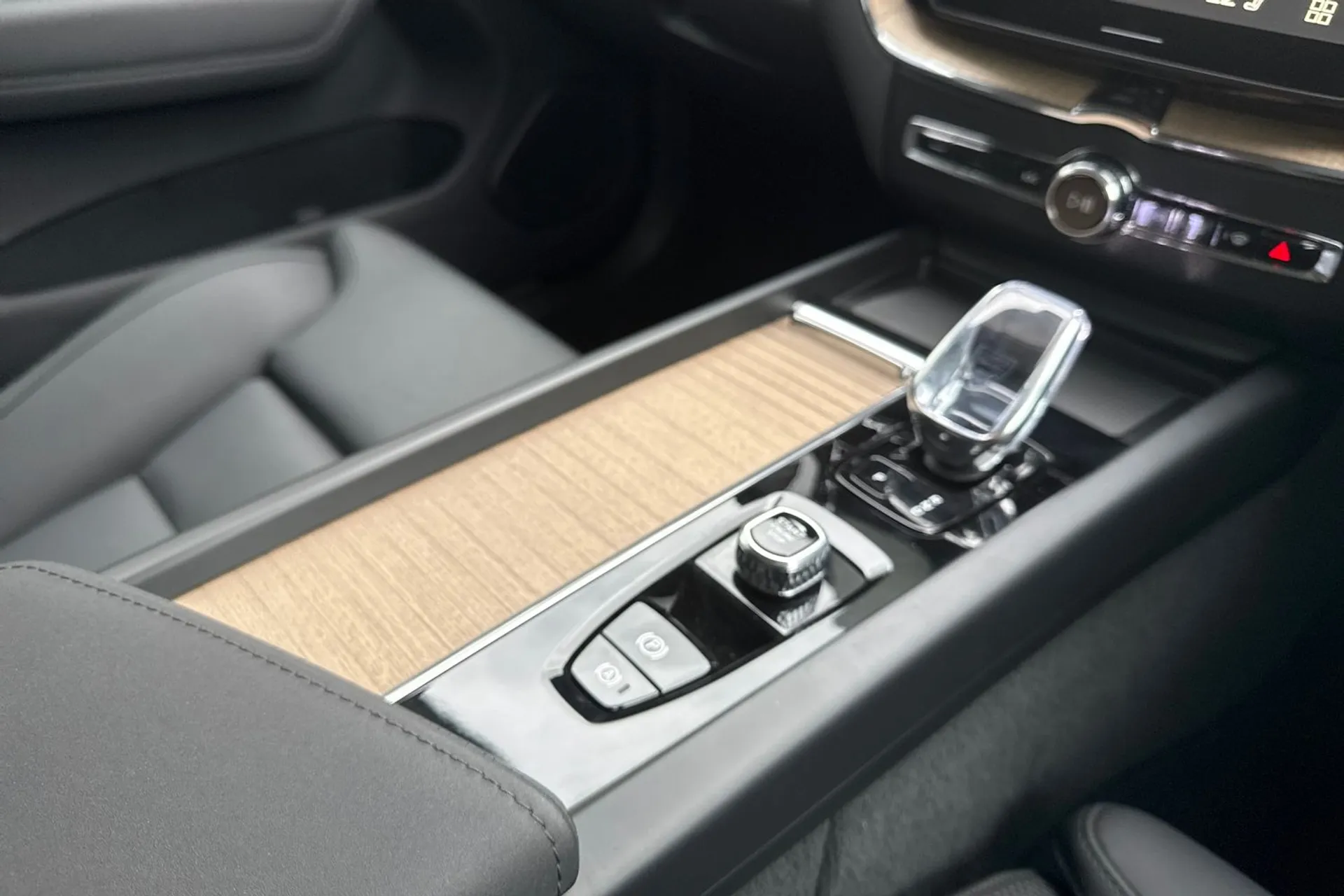 Volvo XC60 thumbnail image number 43