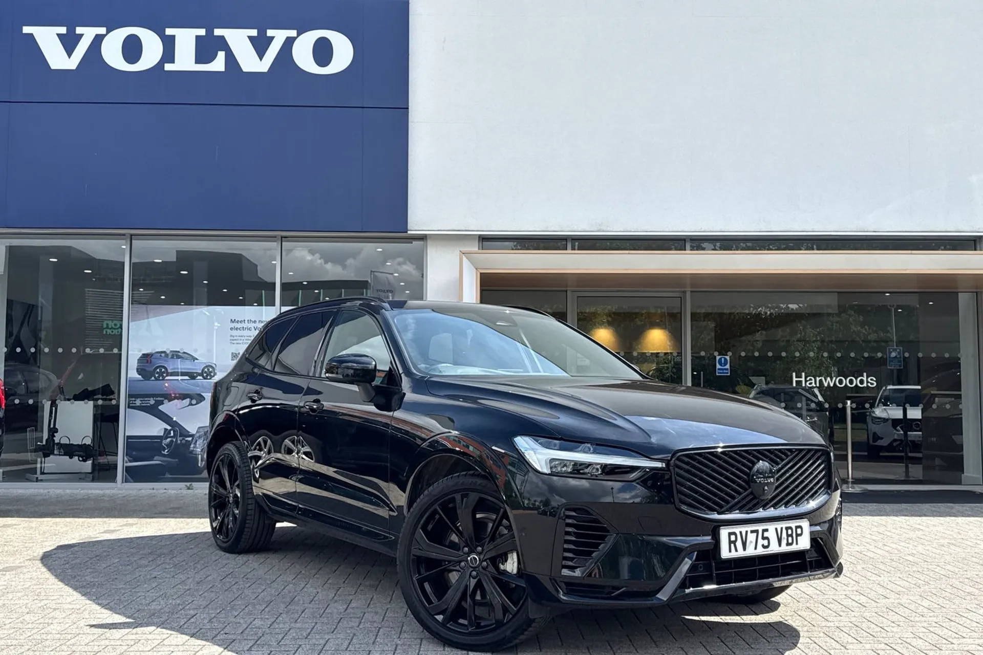 Volvo XC60 focused image
