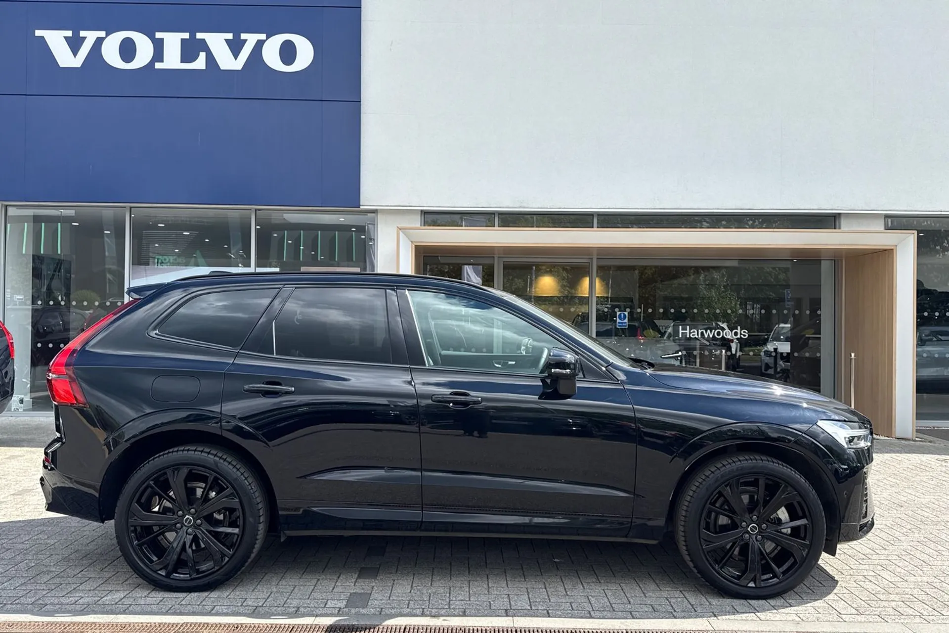 Volvo XC60 thumbnail image number 2