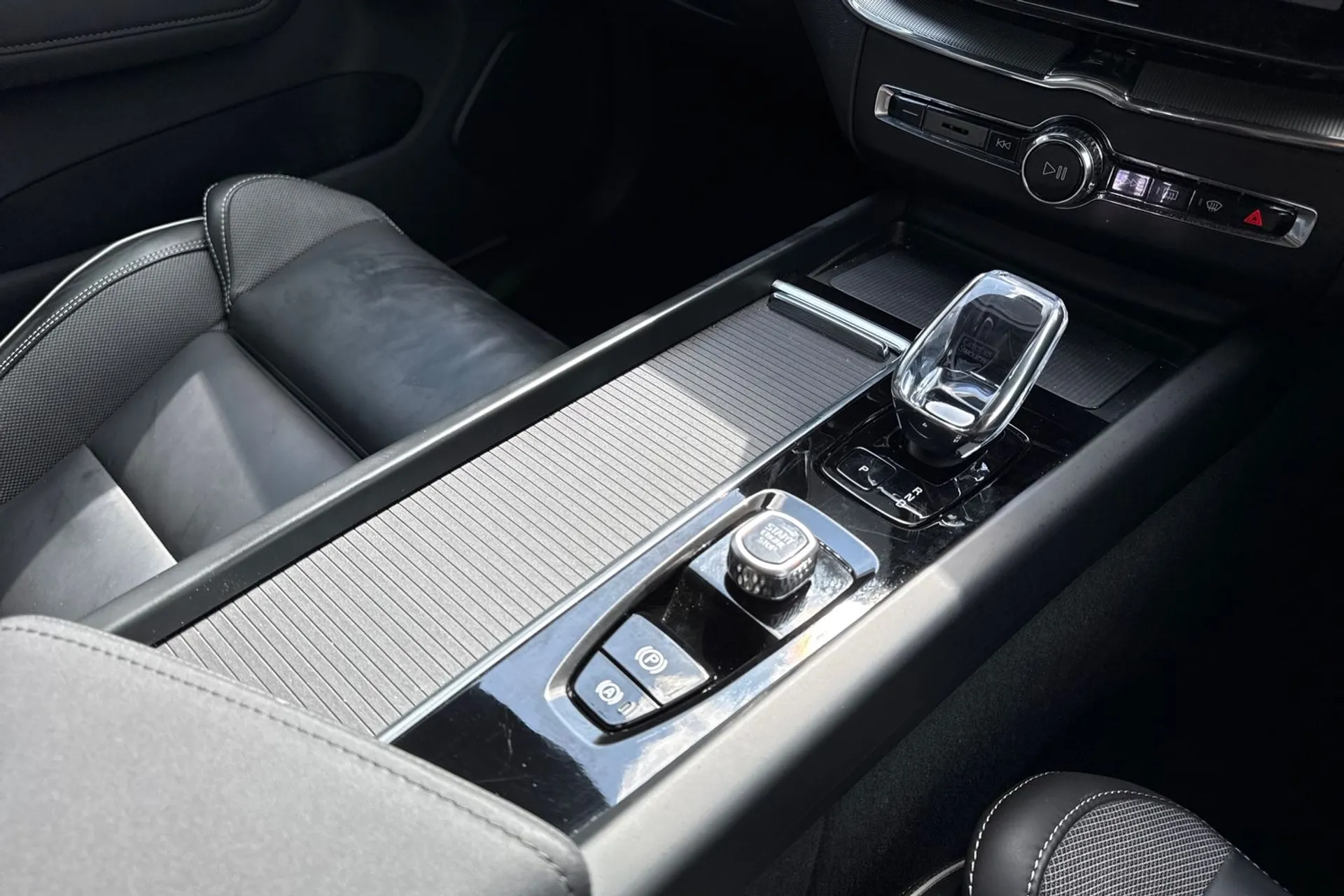Volvo XC60 thumbnail image number 43