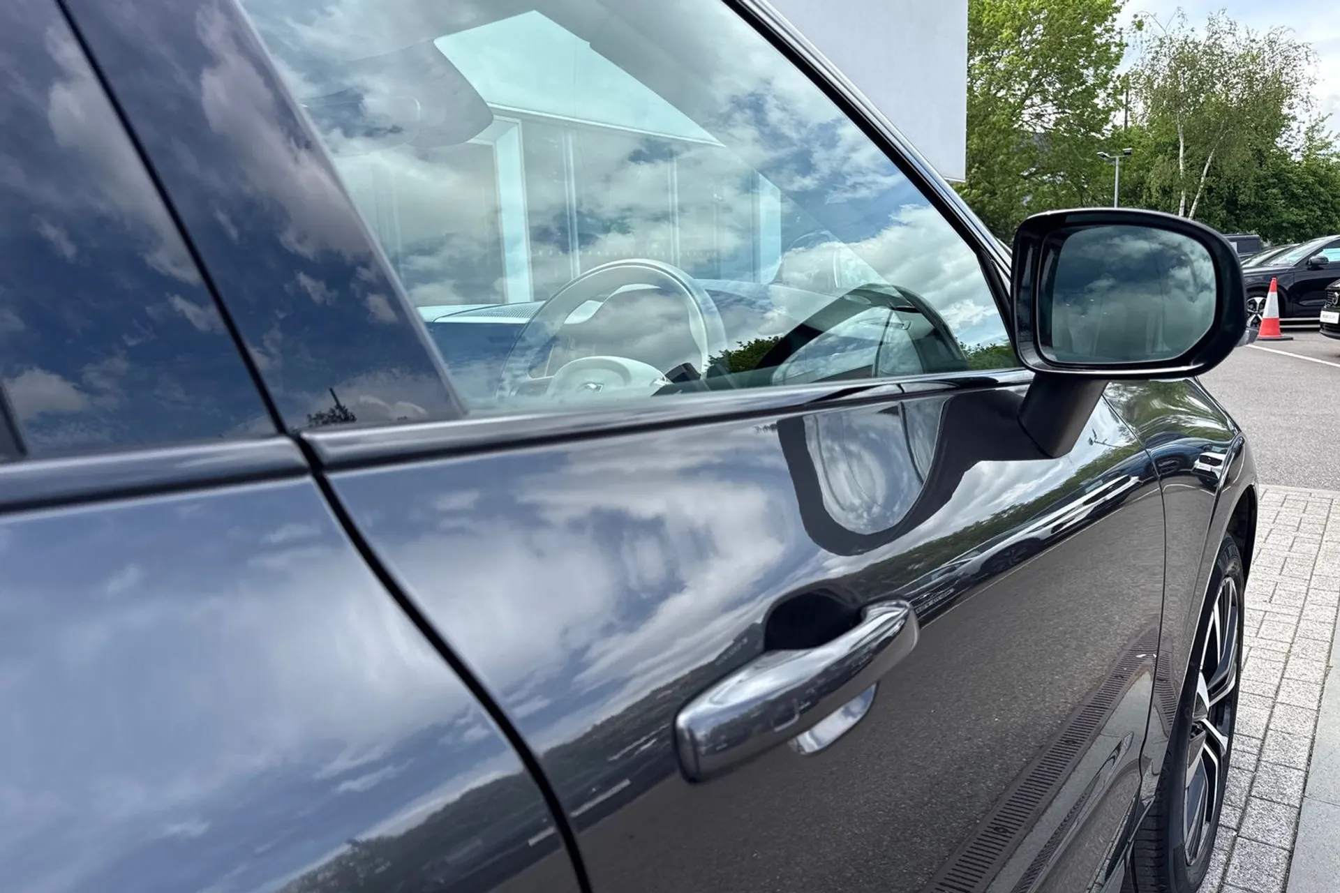 Volvo XC60 thumbnail image number 17