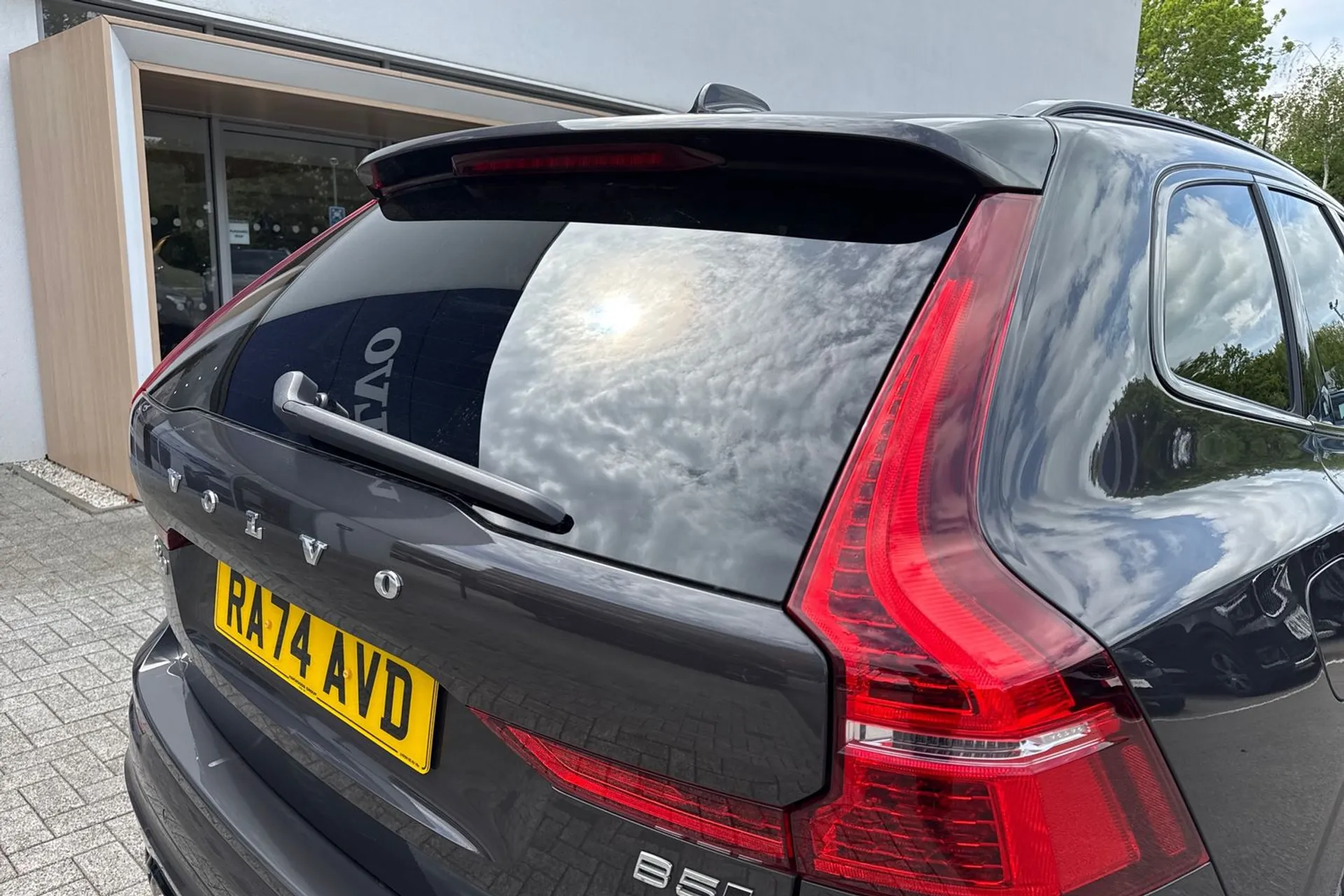 Volvo XC60 thumbnail image number 16