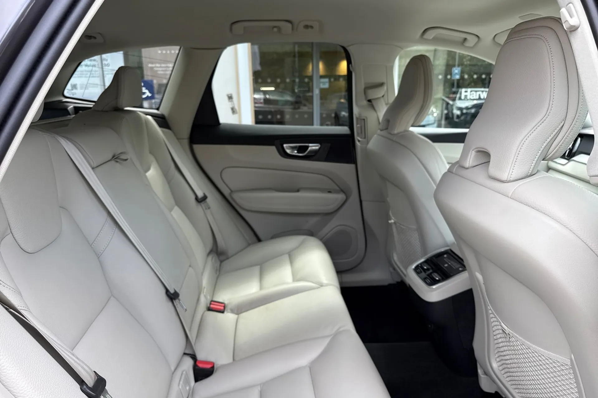 Volvo XC60 thumbnail image number 23