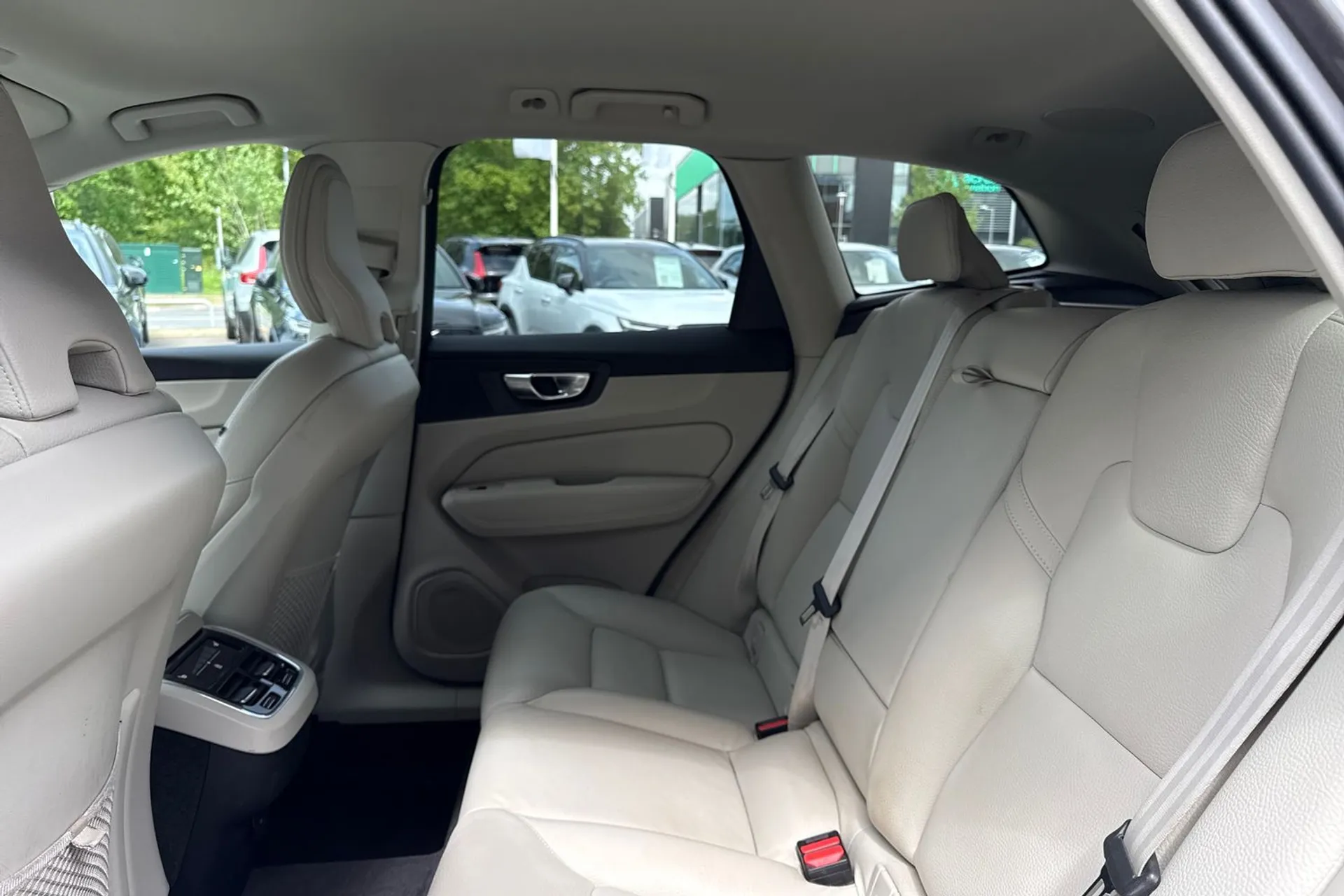 Volvo XC60 thumbnail image number 30