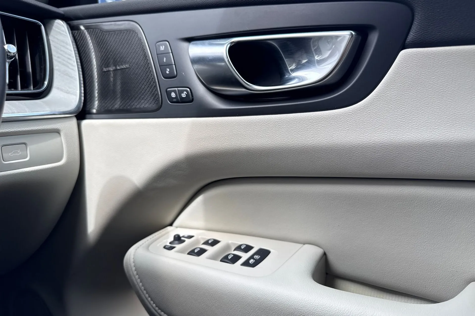 Volvo XC60 thumbnail image number 42
