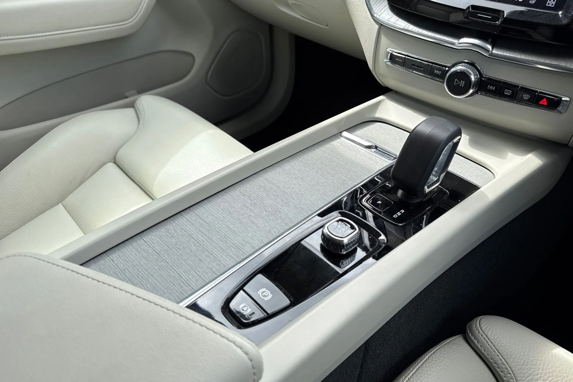 Volvo XC60 thumbnail image number 43