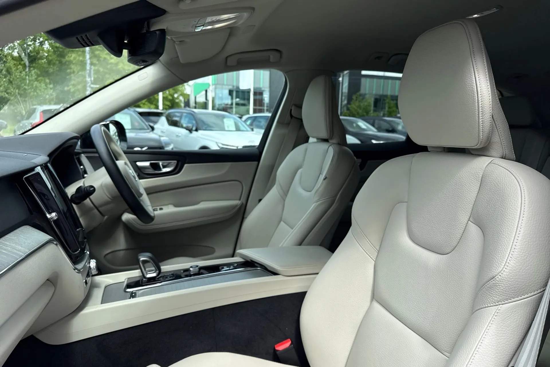 Volvo XC60 thumbnail image number 28