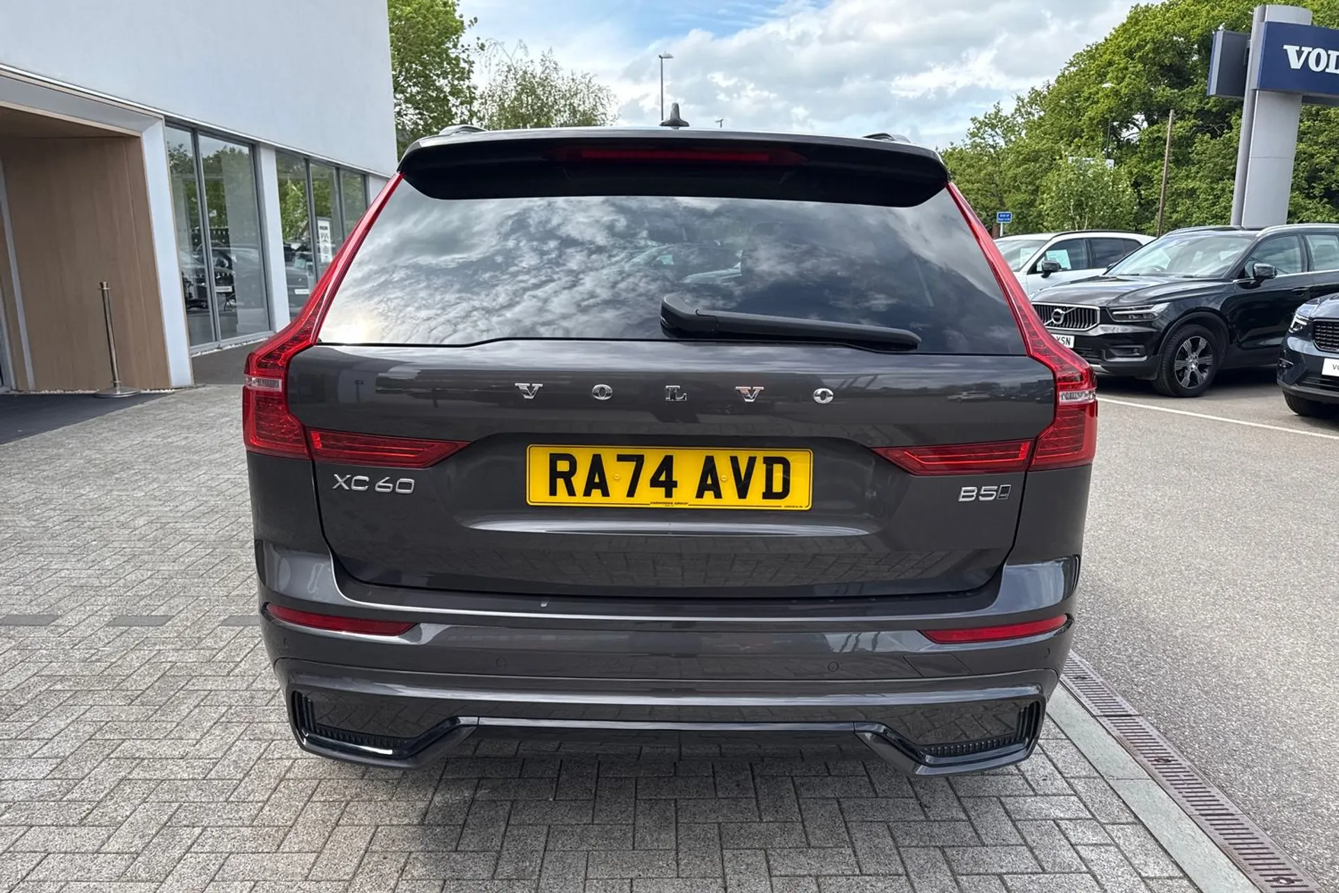 Volvo XC60 thumbnail image number 9