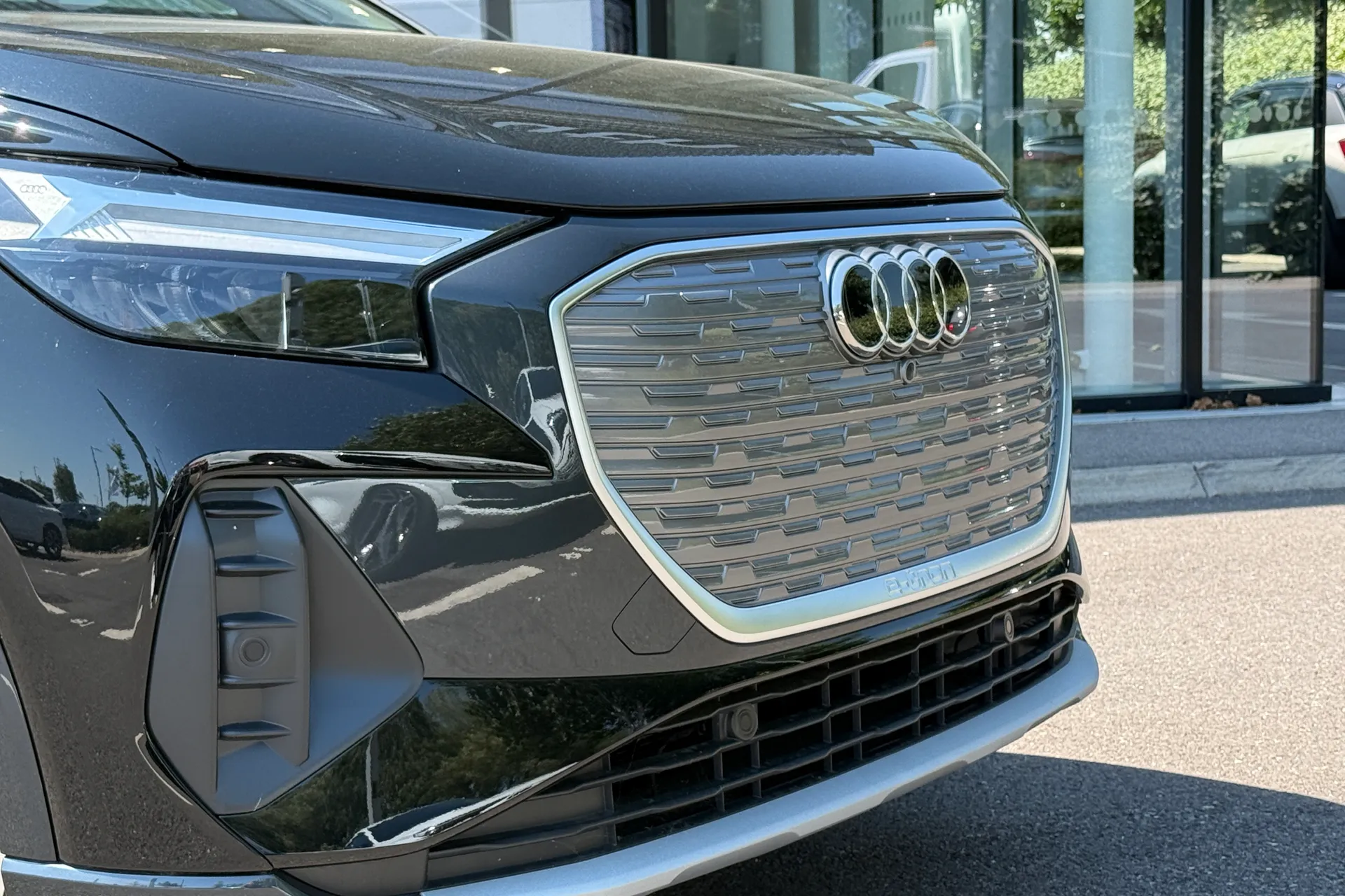 Audi Q4 e-tron thumbnail image number 8