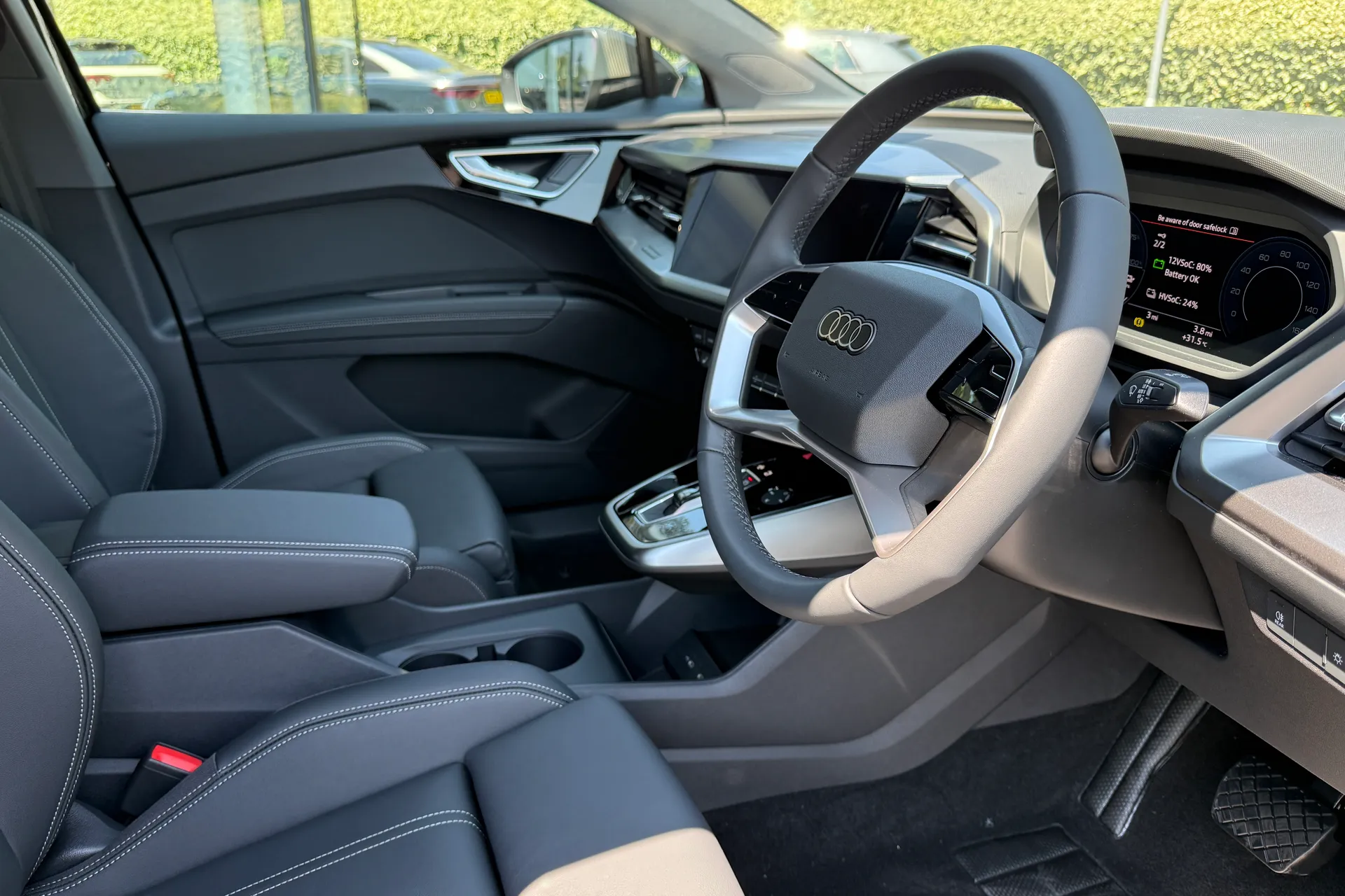 Audi Q4 e-tron thumbnail image number 16