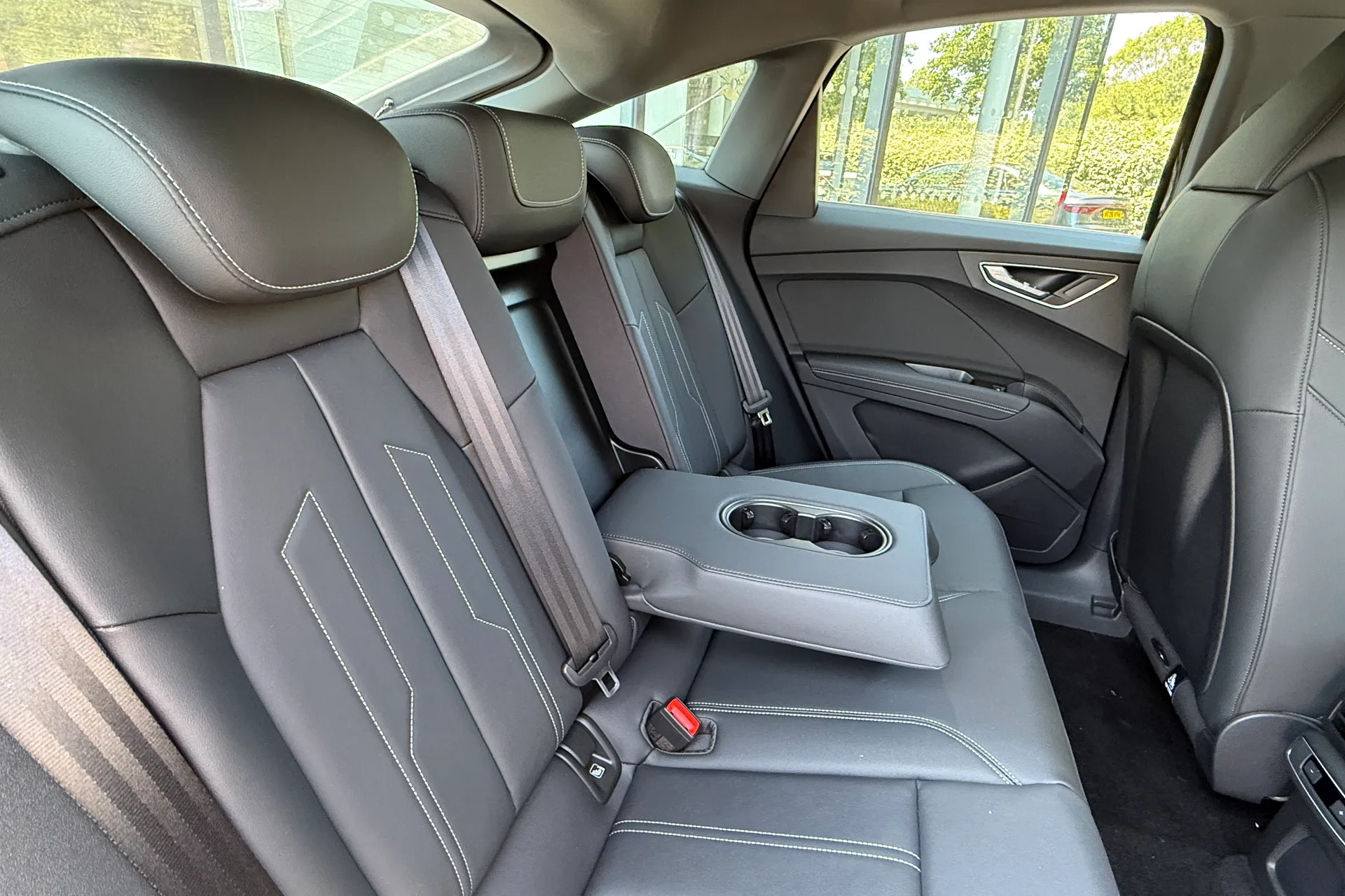 Audi Q4 e-tron thumbnail image number 27