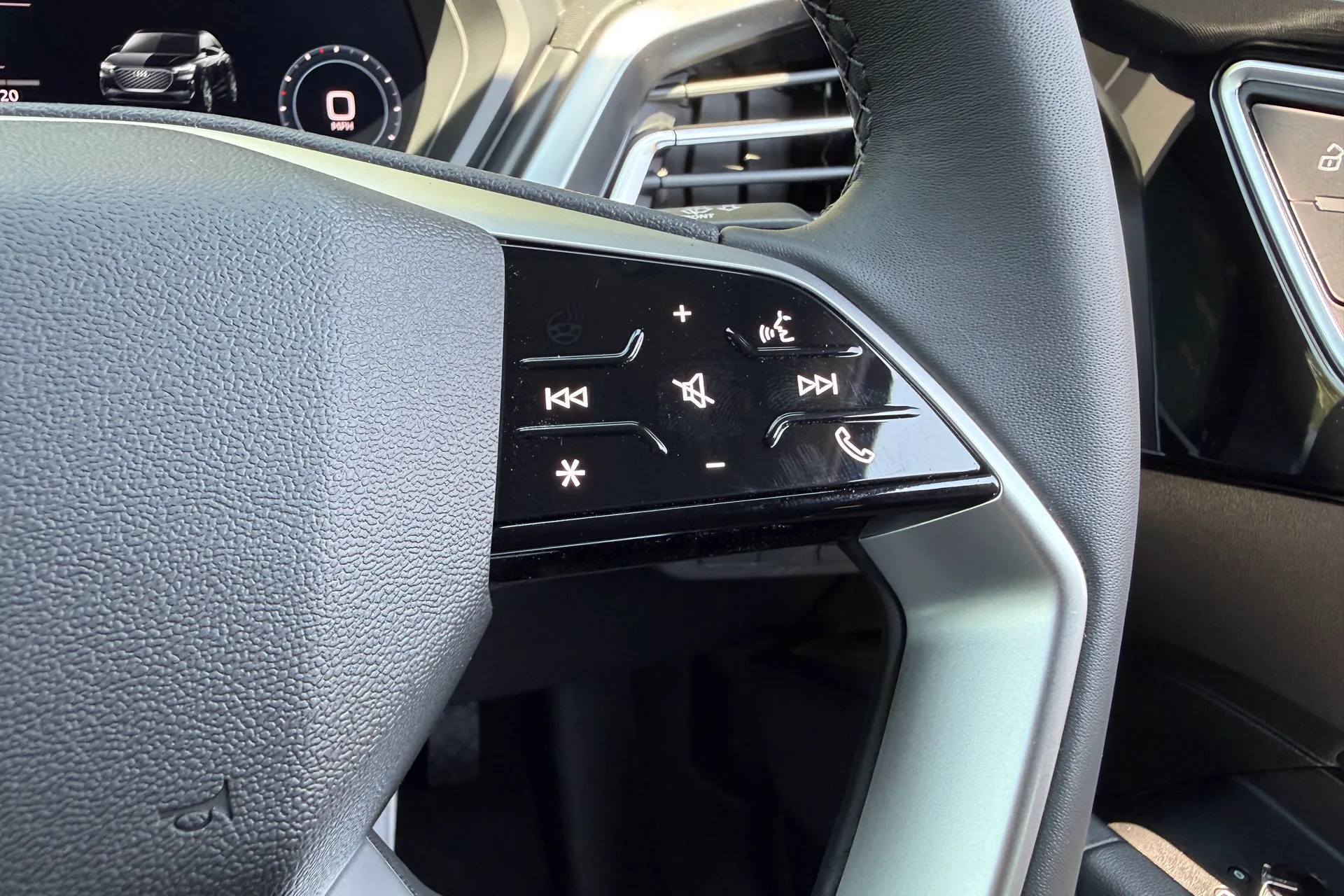 Audi Q4 e-tron thumbnail image number 42