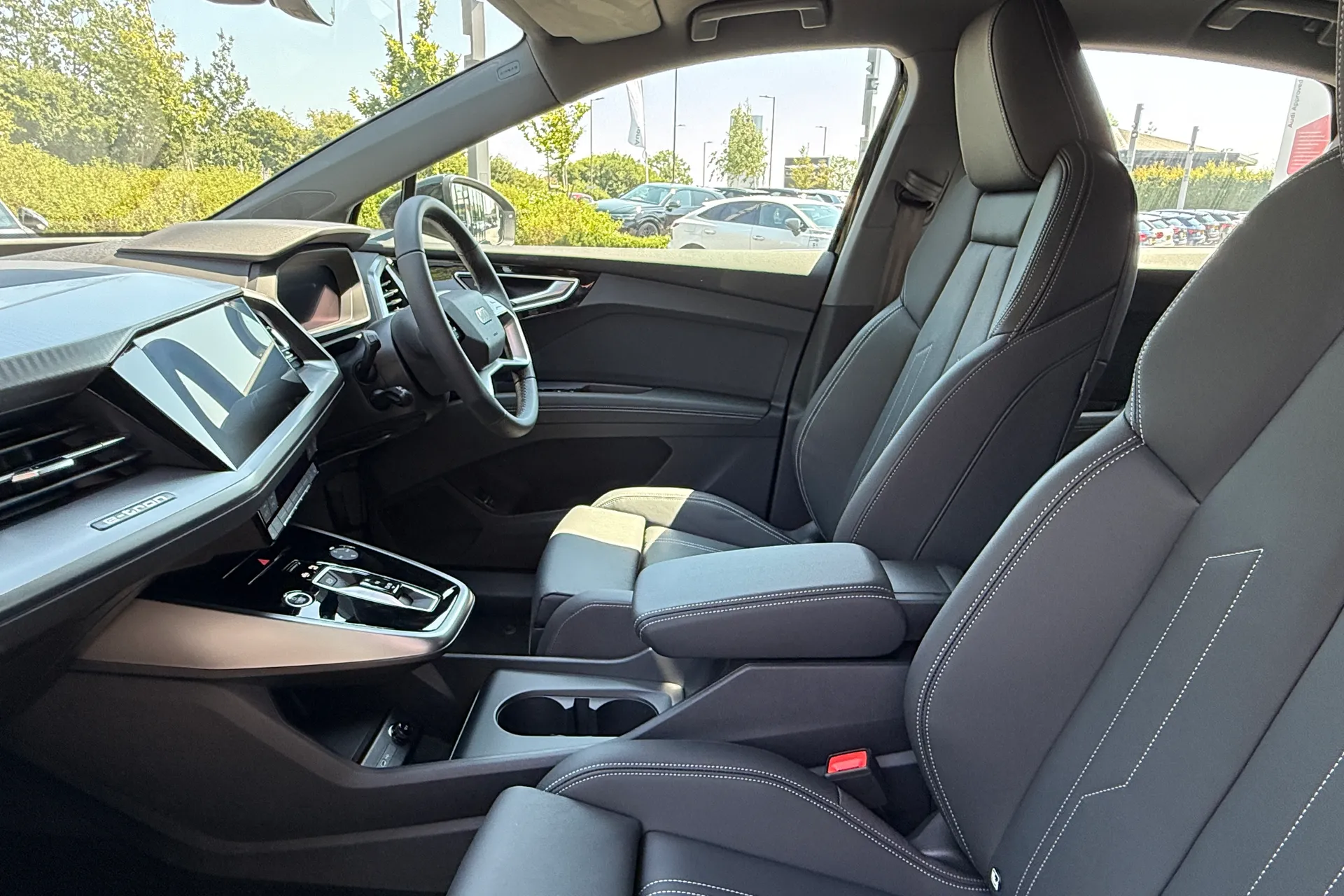 Audi Q4 e-tron thumbnail image number 31