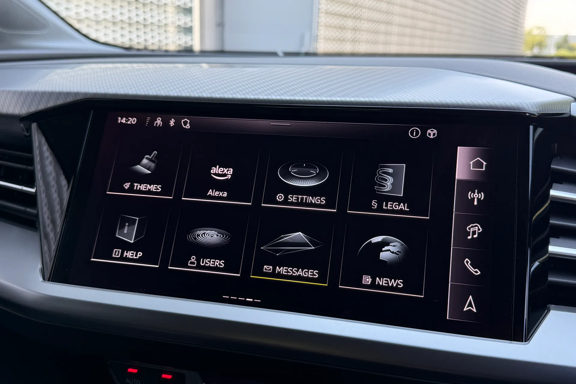 Audi Q4 e-tron thumbnail image number 14