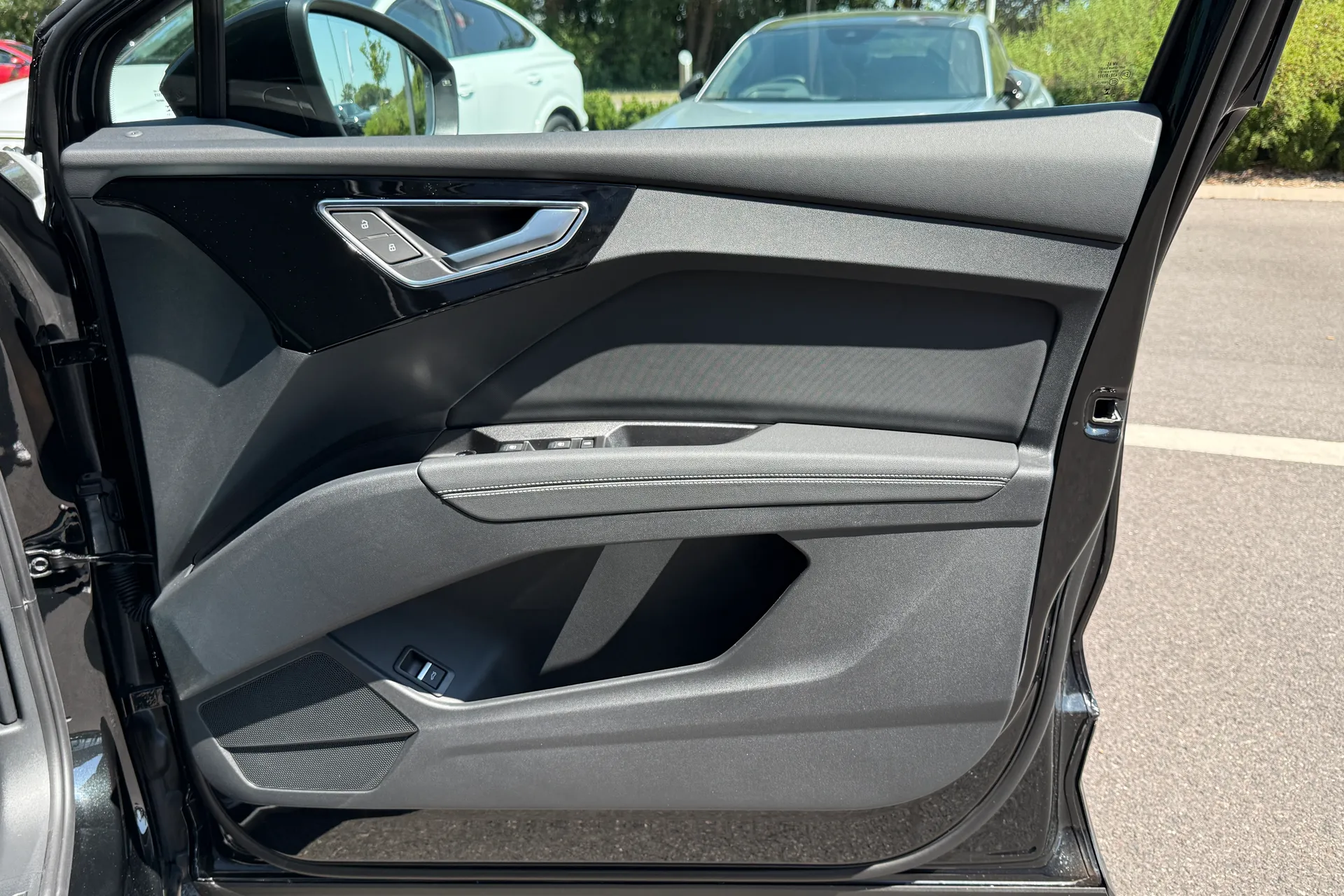 Audi Q4 e-tron thumbnail image number 25