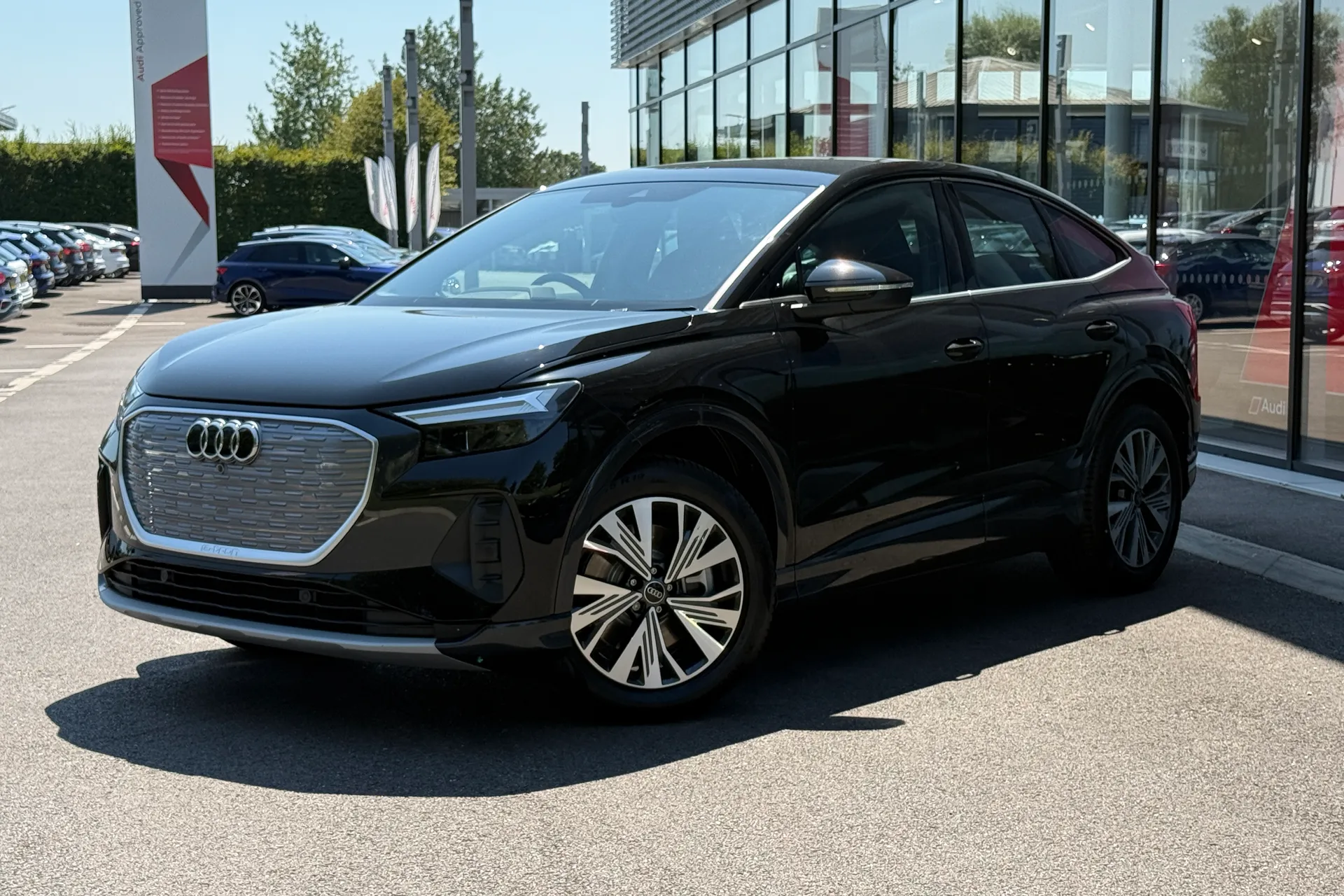 Audi Q4 e-tron thumbnail image number 6