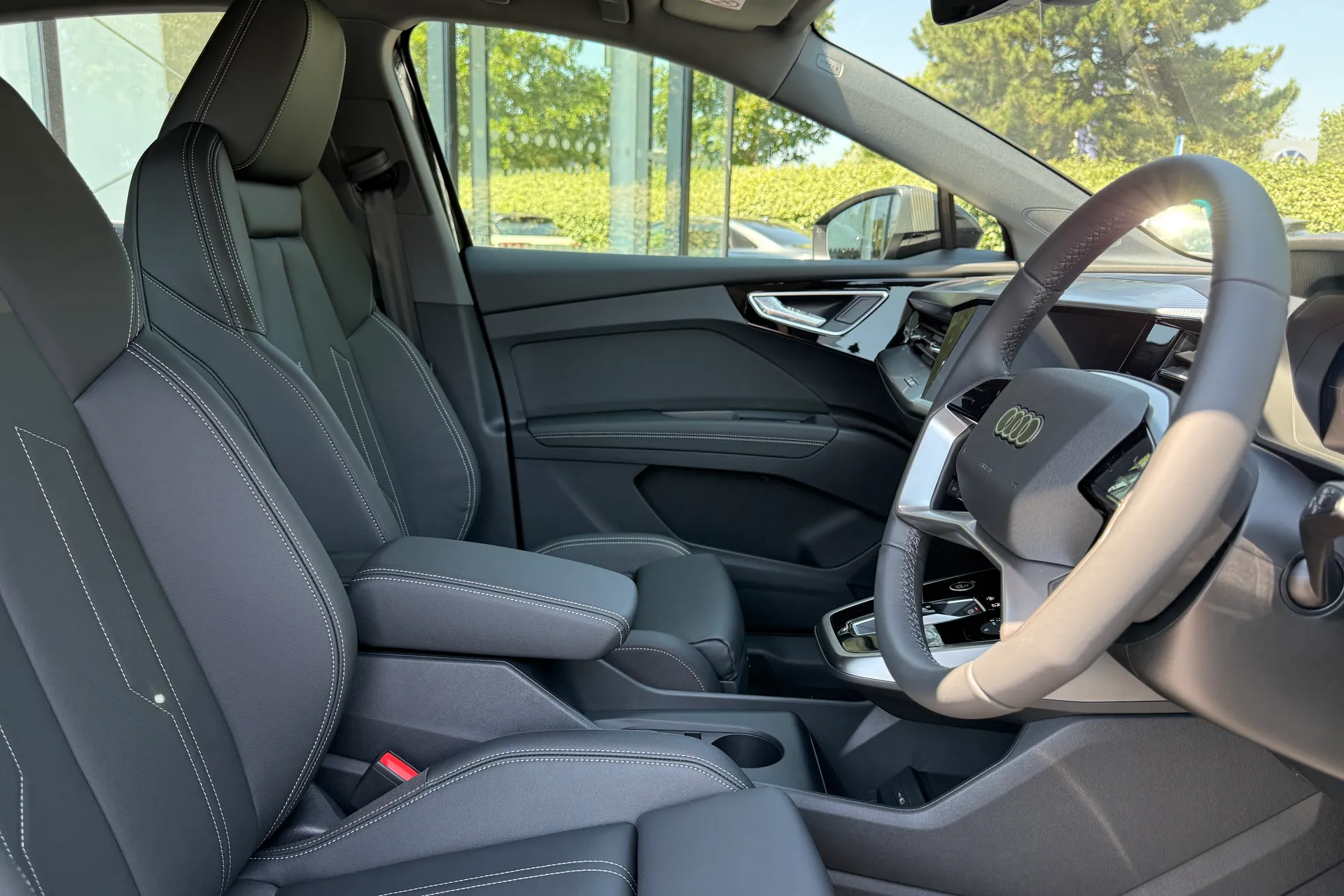 Audi Q4 e-tron thumbnail image number 17