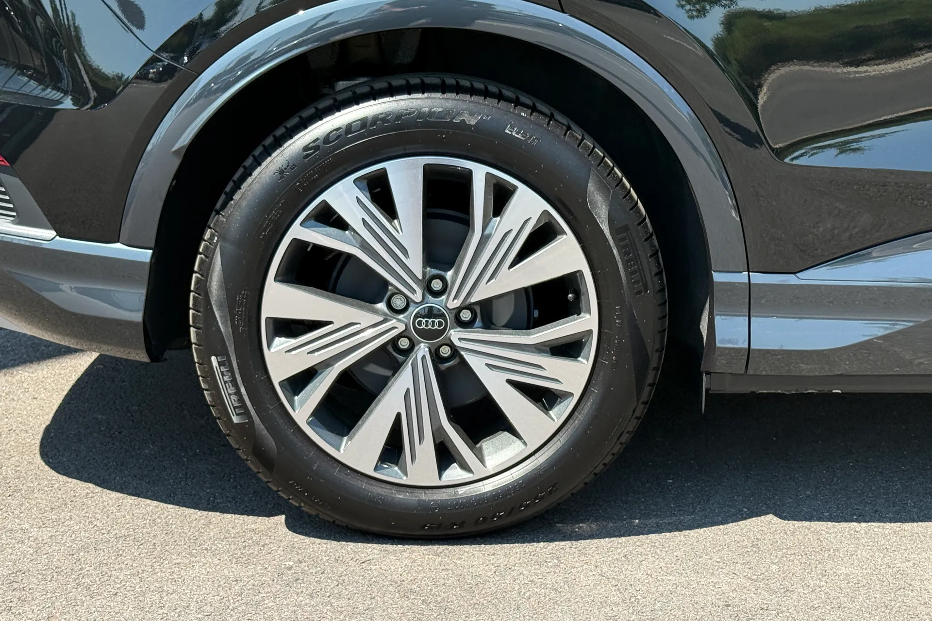 Audi Q4 e-tron thumbnail image number 10