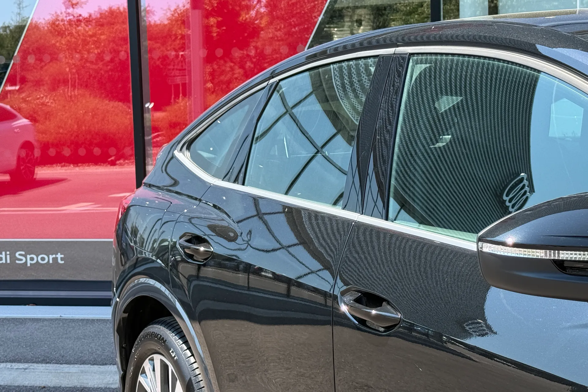 Audi Q4 e-tron thumbnail image number 9