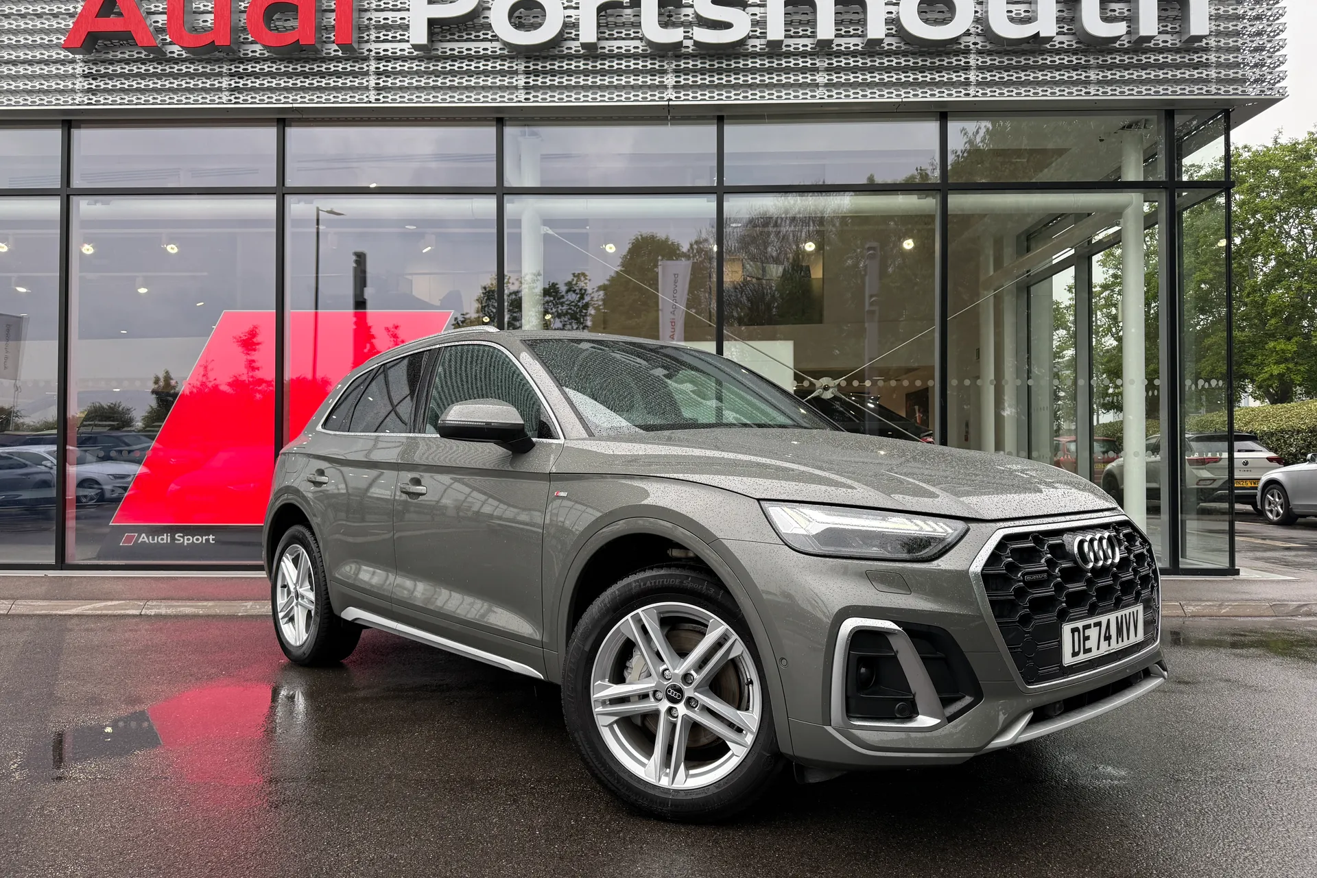 Audi Q5 focused image