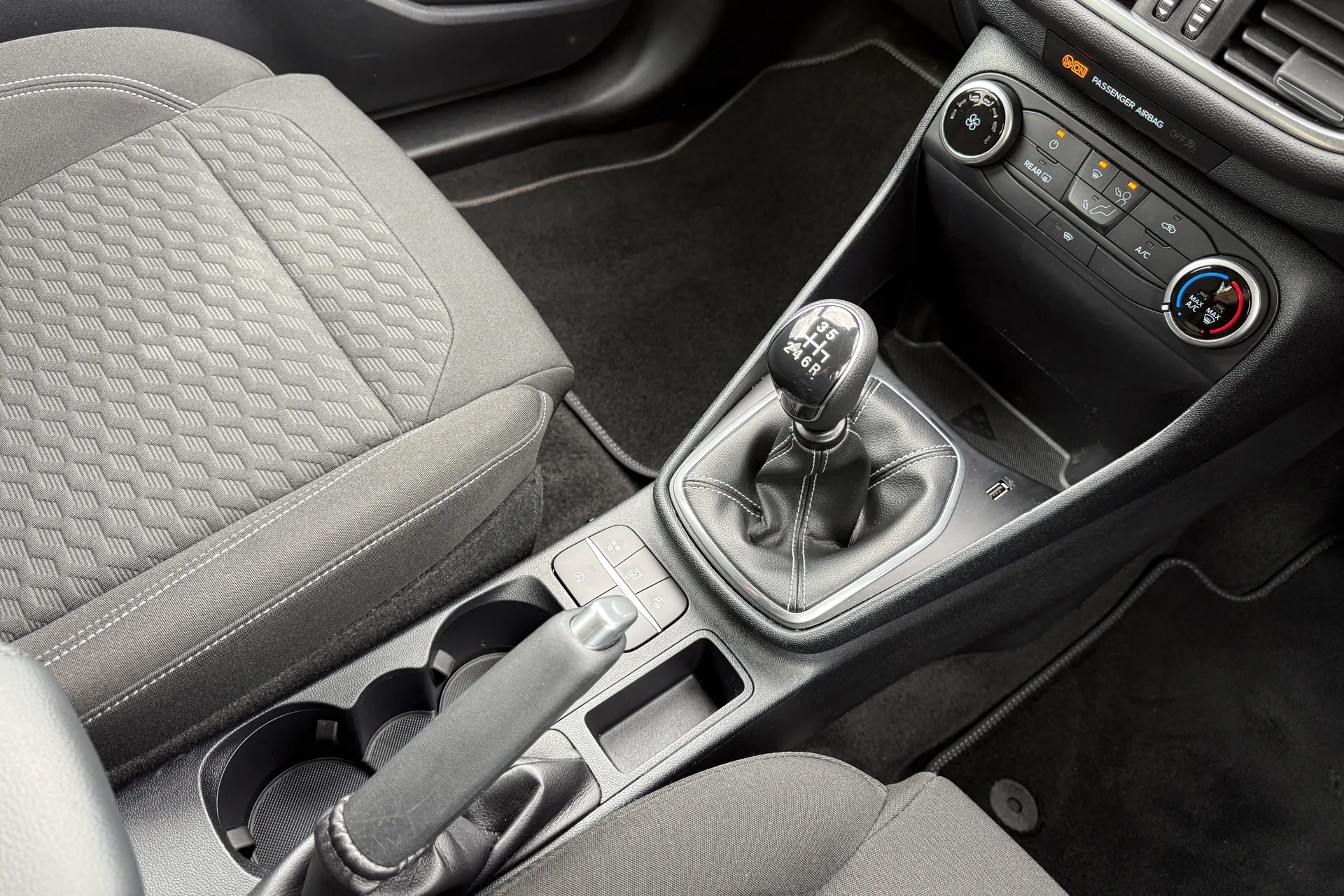 FORD FIESTA thumbnail image number 36