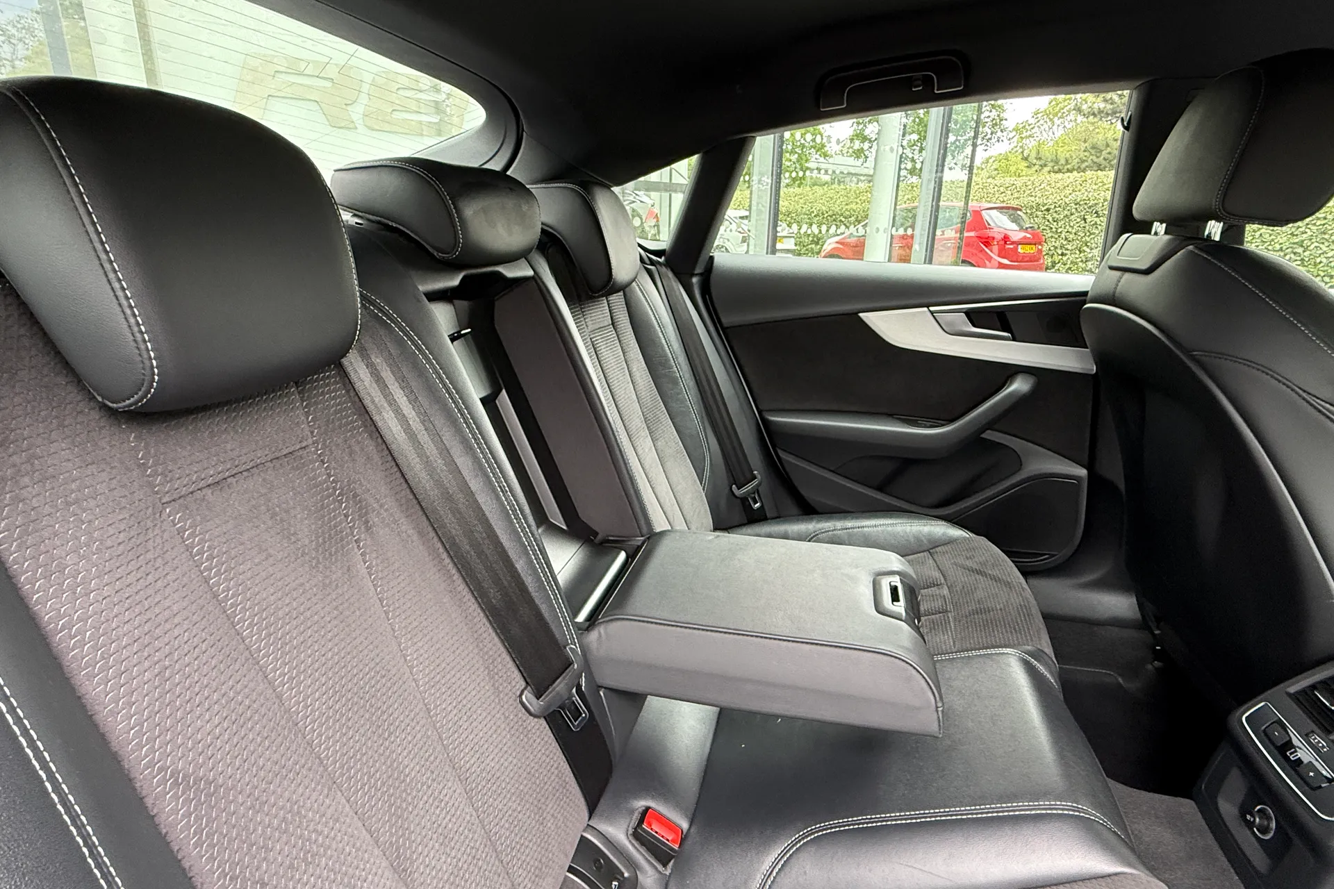 Audi A5 thumbnail image number 38