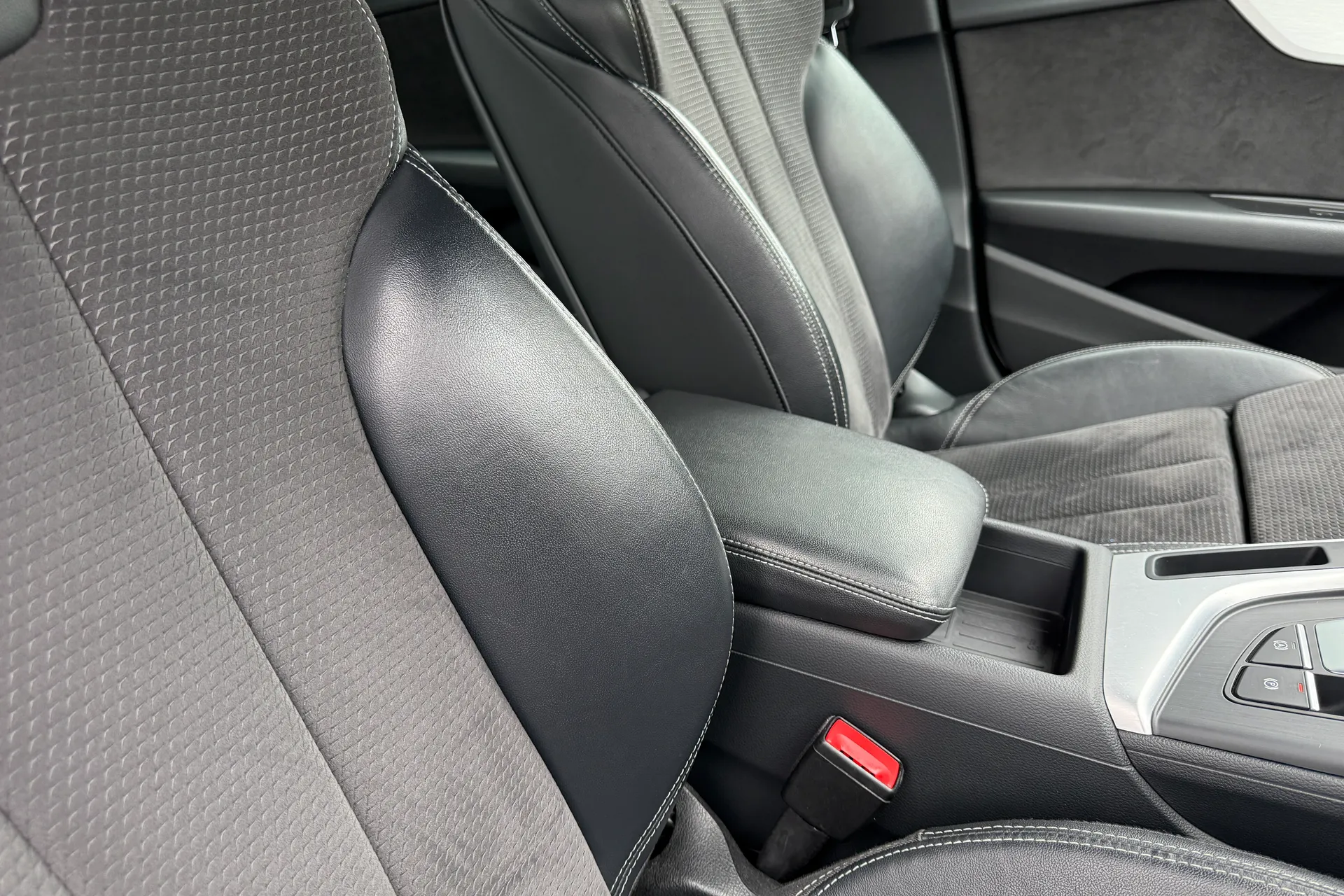 Audi A5 thumbnail image number 32
